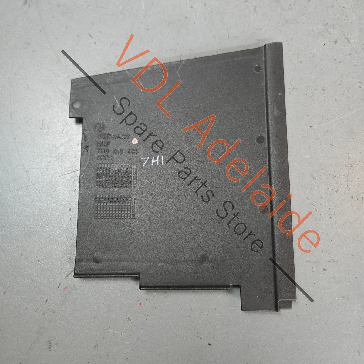 7H0915435    VW Transporter T5 Battery Cover Trim 7H0915435