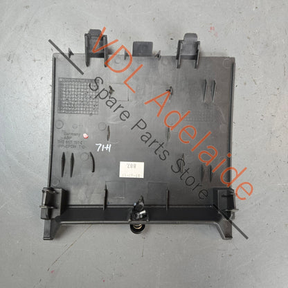 7H2857151    VW Transporter T5 Dashboard fuse relay cover Trim 7H2857151