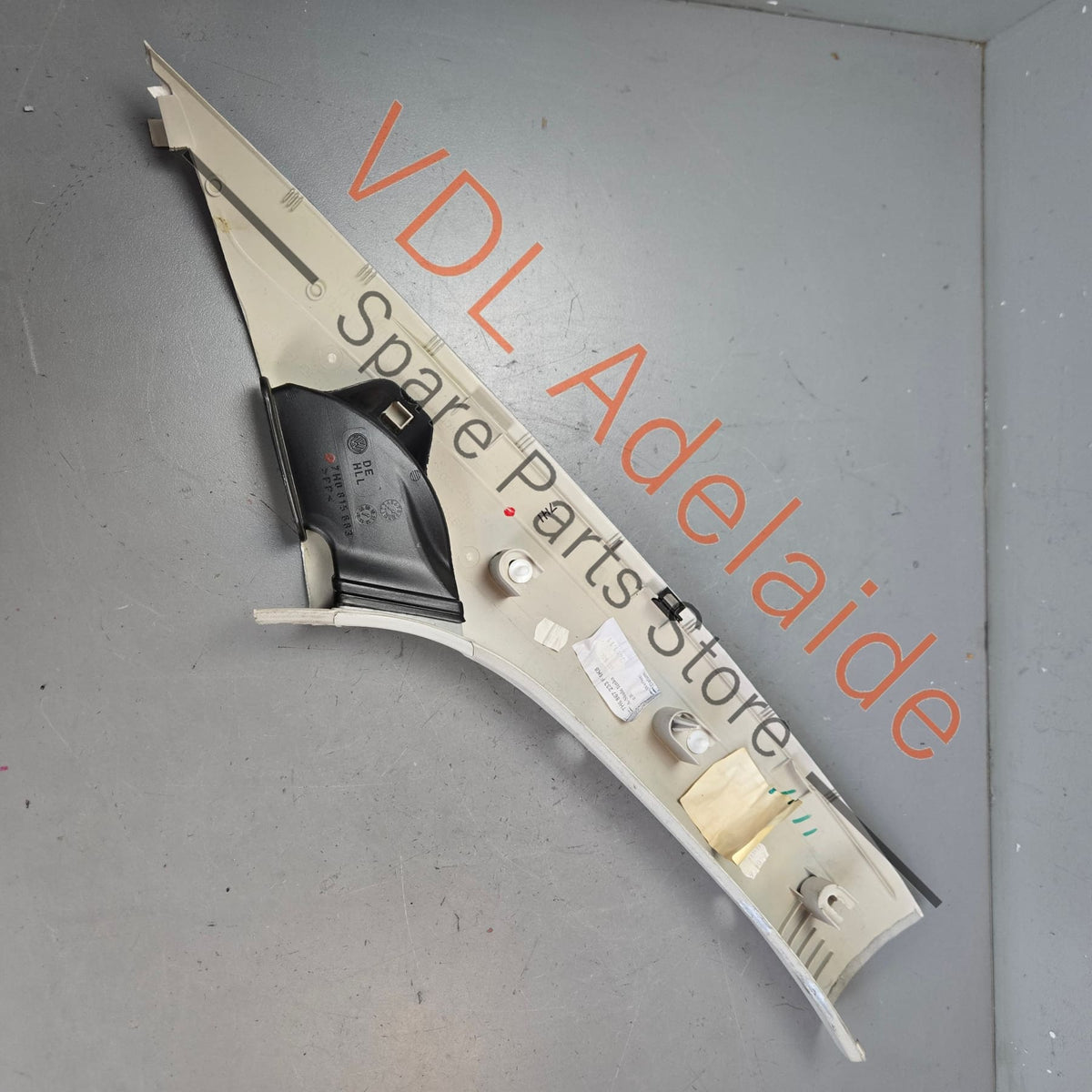 7E6867233    VW Transporter T5 T6 Left Side A-pillar trim pearl grey fabric 7E6867233