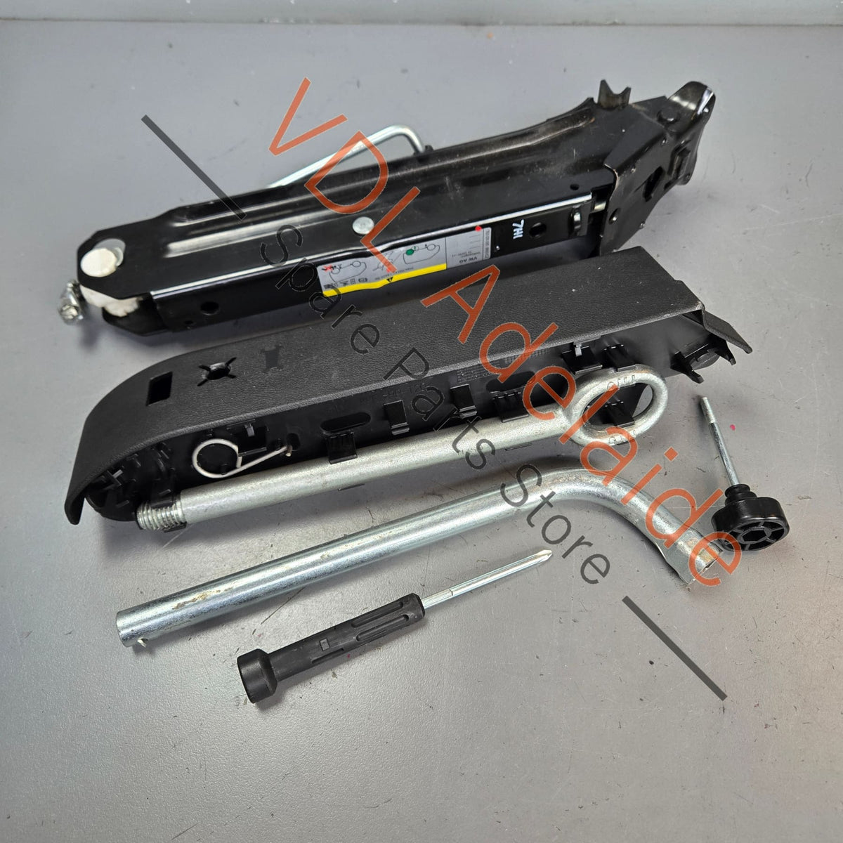 7E0011031 7H0807401   VW Transporter T5 T6 Tow Hook Jack and Tool Spanner set for emergency breakdown spare tyre change