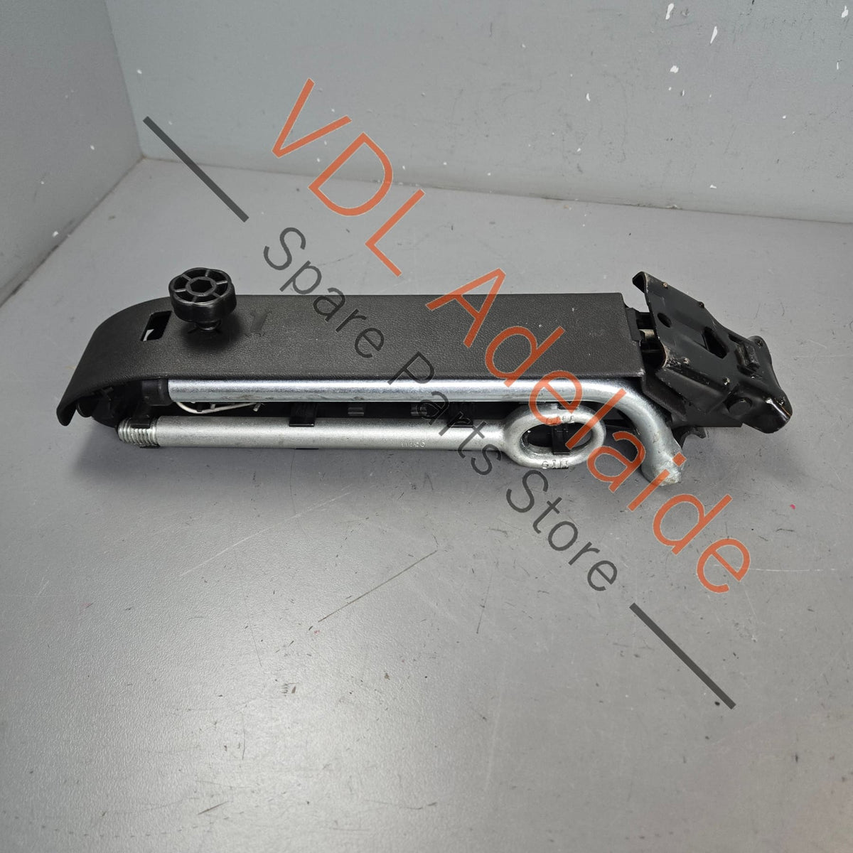 7E0011031 7H0807401   VW Transporter T5 T6 Tow Hook Jack and Tool Spanner set for emergency breakdown spare tyre change
