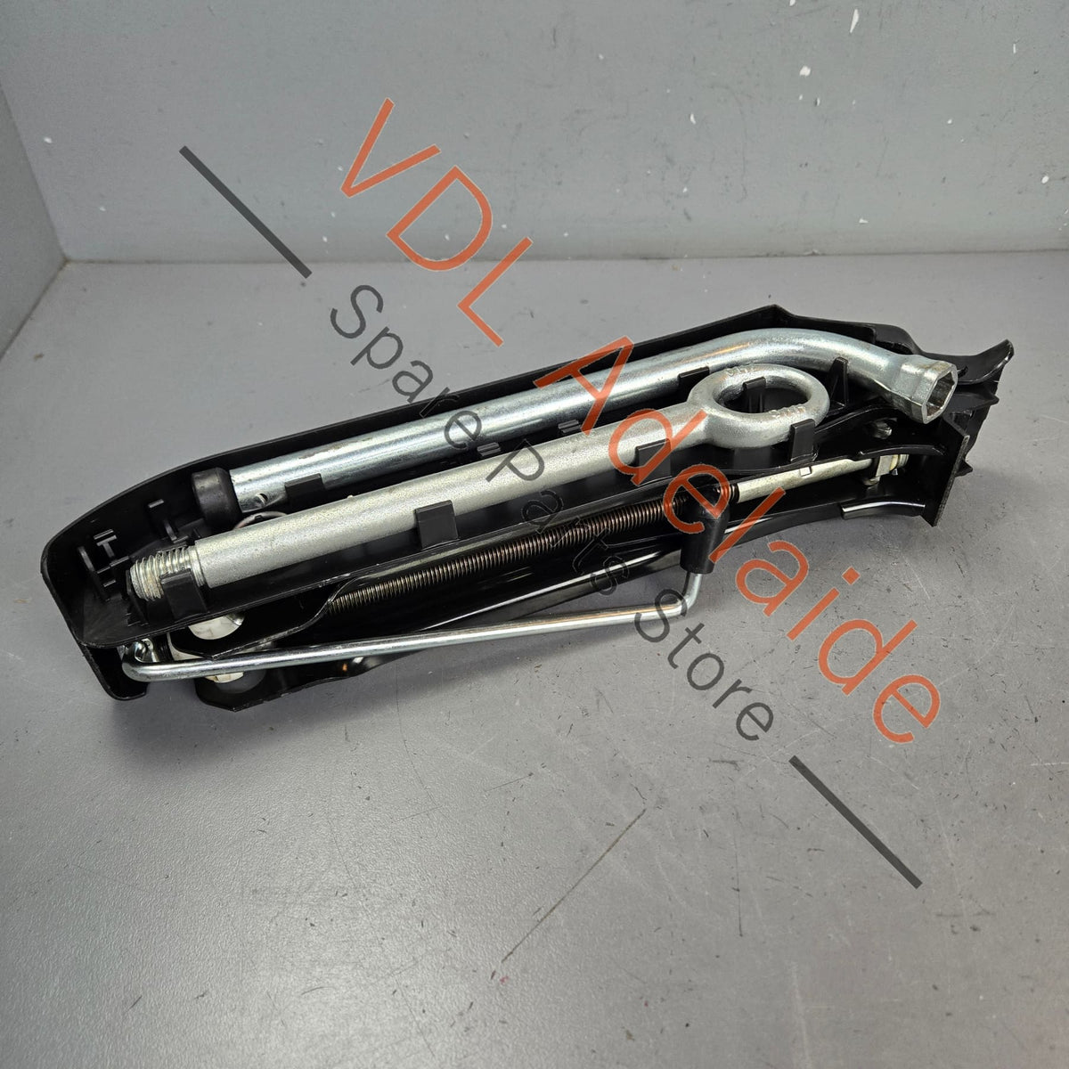 7E0011031 7H0807401   VW Transporter T5 T6 Tow Hook Jack and Tool Spanner set for emergency breakdown spare tyre change