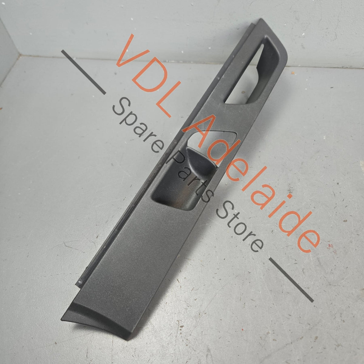 7H6867410C    VW Transporter Multivan T5 Front Right Door Trim Insert for Door Handle 7H6867410C
