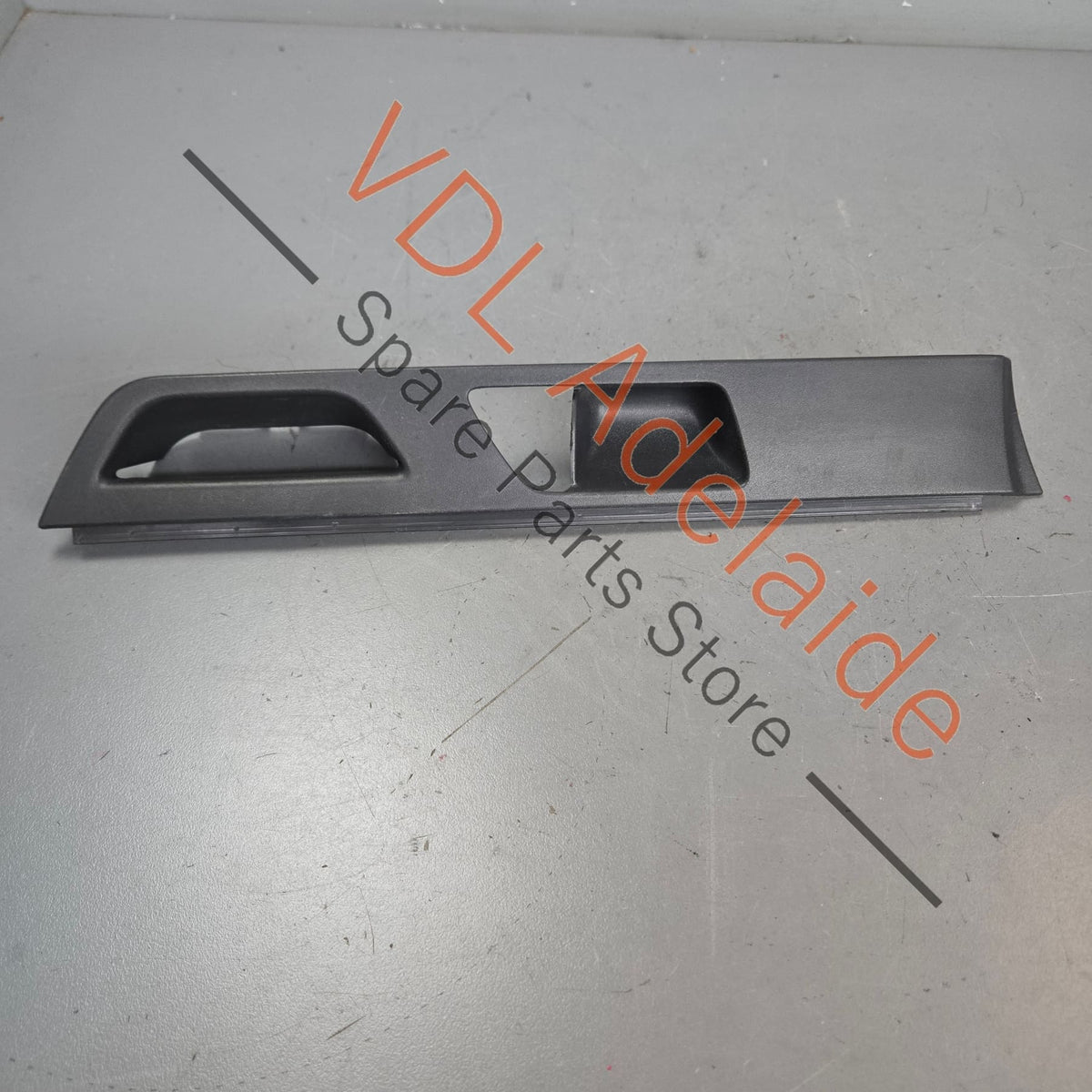7H6867410C    VW Transporter Multivan T5 Front Right Door Trim Insert for Door Handle 7H6867410C