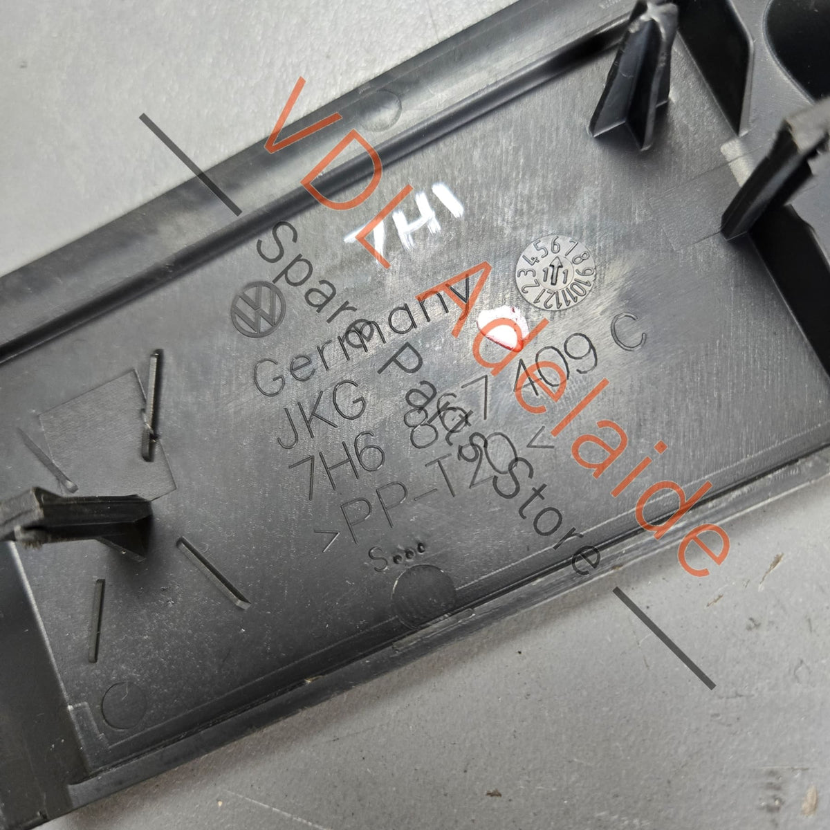 7H6867409C    VW Transporter Multivan T5 Front Left Door Trim Insert for Door Handle 7H6867409C