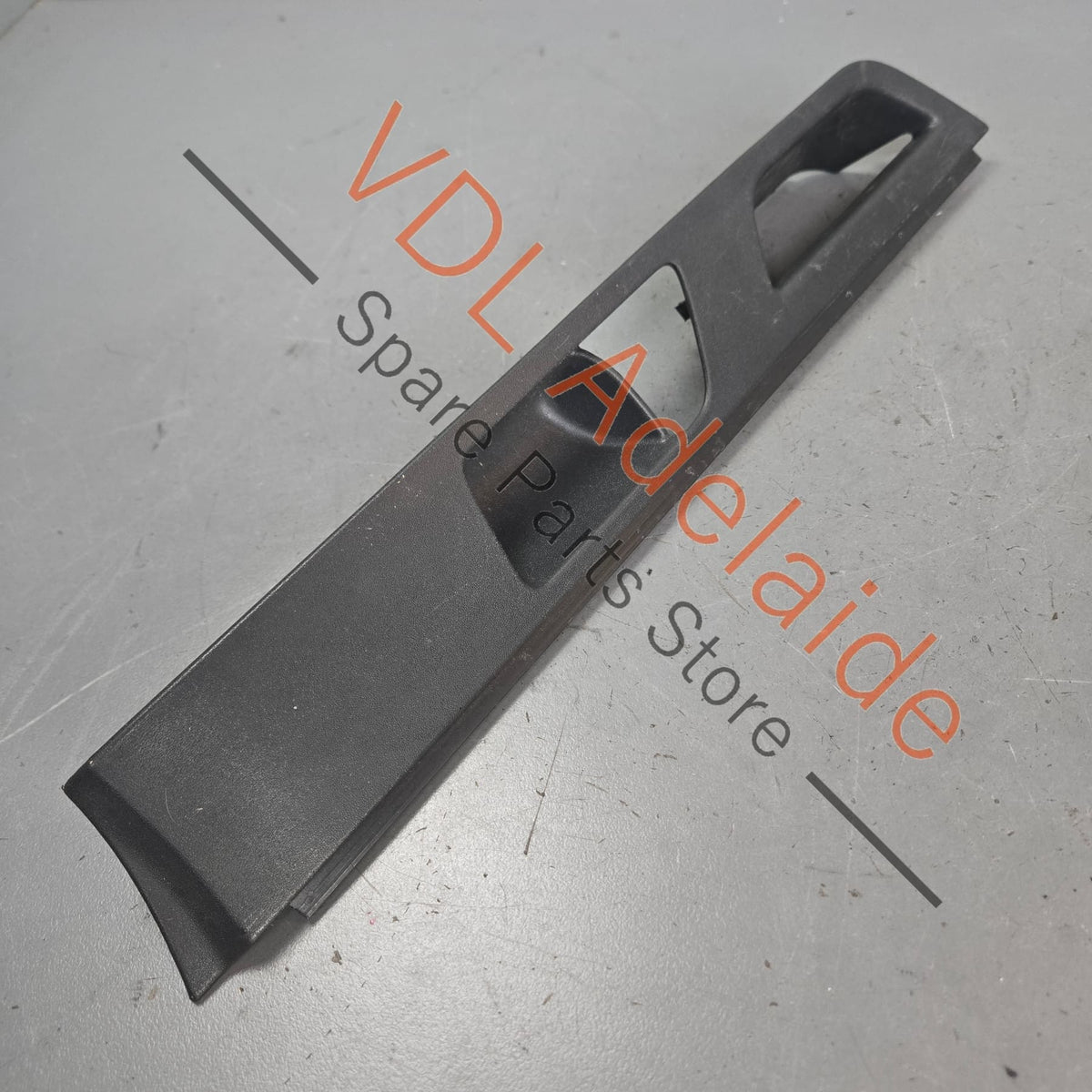 7H6867409C    VW Transporter Multivan T5 Front Left Door Trim Insert for Door Handle 7H6867409C