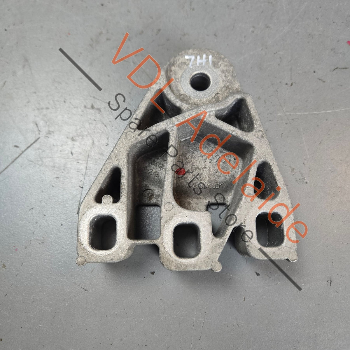 7E0199207    VW Transporter T5 T6 Right Side Engine Mount Bracket 7E0199207
