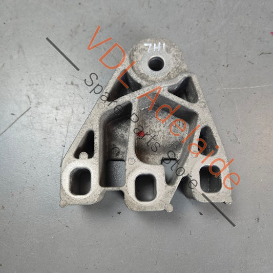 7E0199207    VW Transporter T5 T6 Right Side Engine Mount Bracket 7E0199207