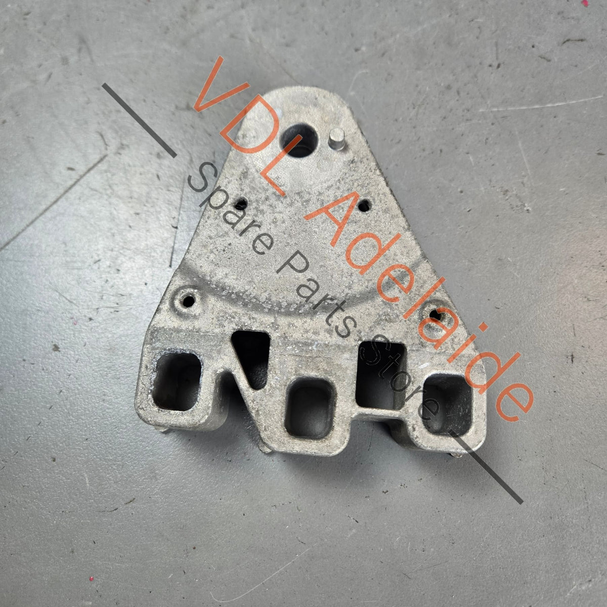 7E0199207    VW Transporter T5 T6 Right Side Engine Mount Bracket 7E0199207
