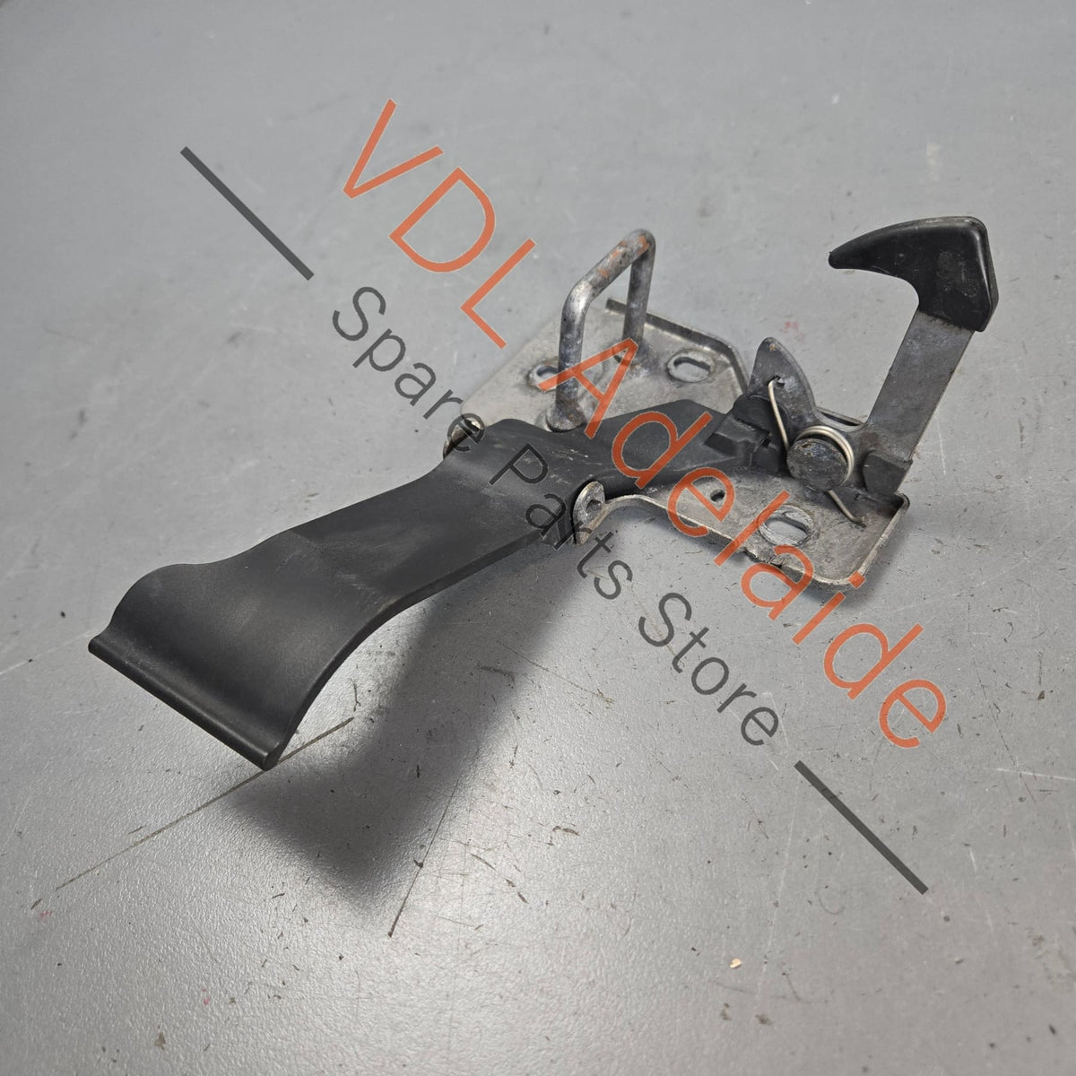 7E0823480    VW Transporter T5 T6 Bonnet Catch 7E0823480
