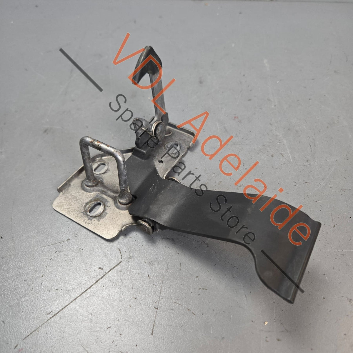 7E0823480    VW Transporter T5 T6 Bonnet Catch 7E0823480