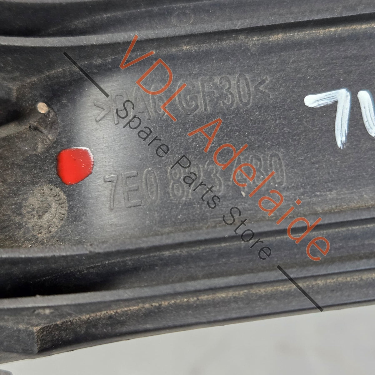 7E0823480    VW Transporter T5 T6 Bonnet Catch 7E0823480