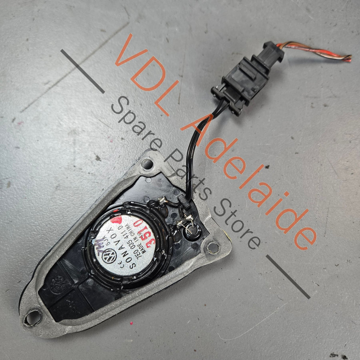 7E0035454A 7E0035453B 
7E0035411D  VW Transporter T5 T6 Speaker Set for Highline Models incl Bass & Treble 7E0035454A 7E0035453B