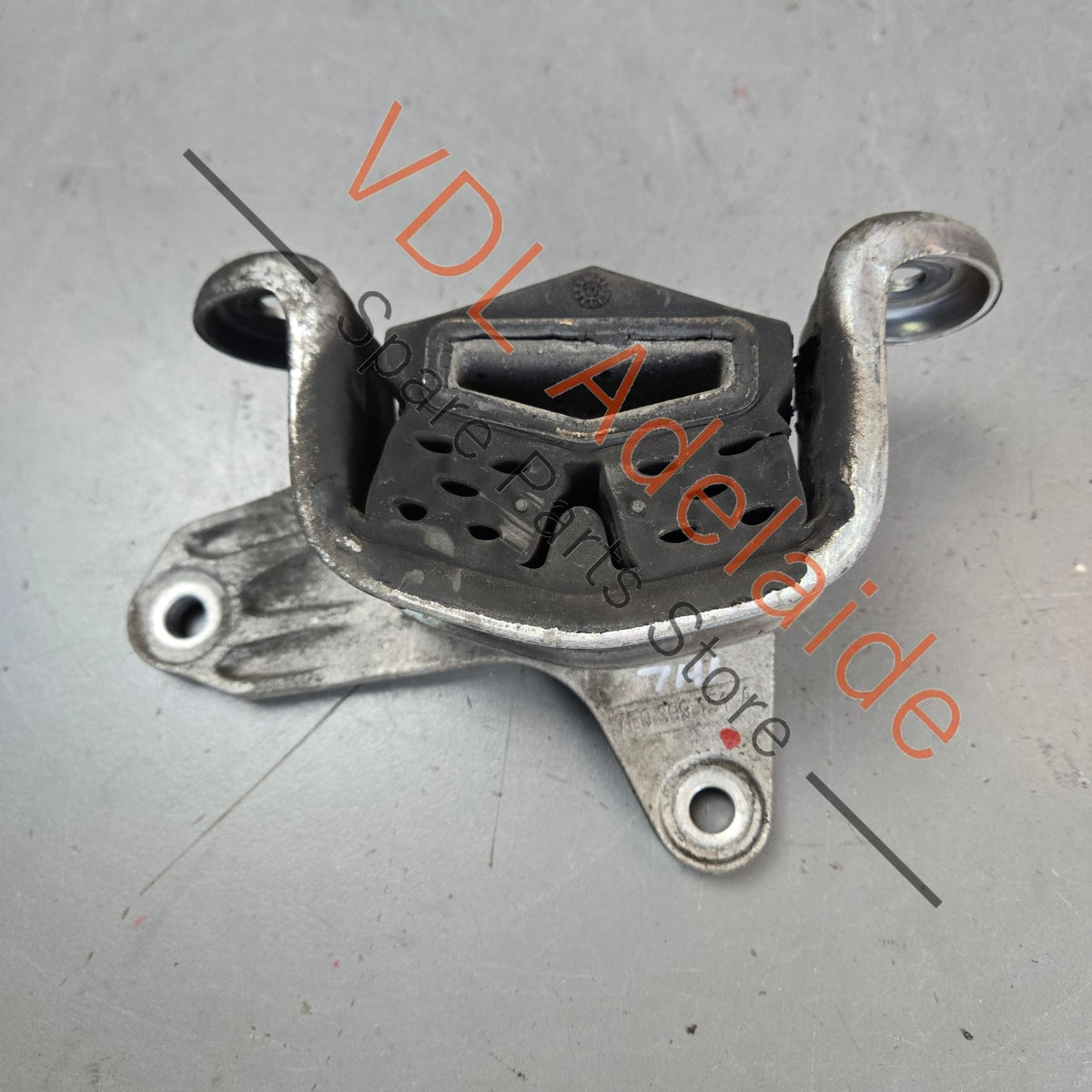 7E0399151A 7LA399151   VW Transporter T5 T6 Left Side Gearbox Mount Bracket 7E0399151A 7LA399151
