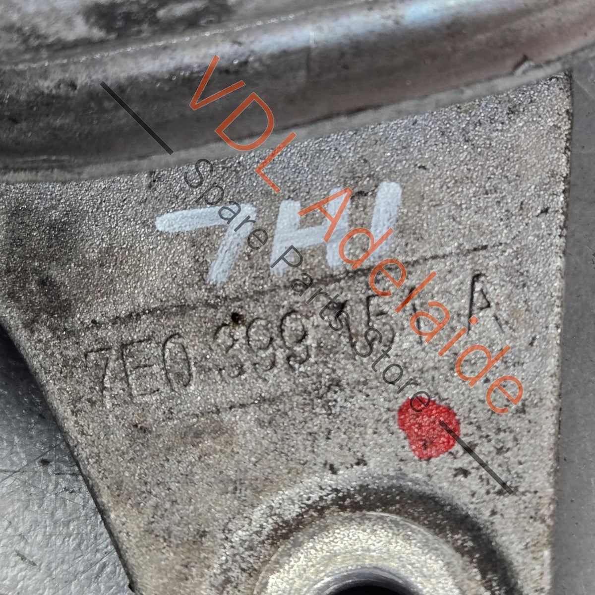 7E0399151A 7LA399151   VW Transporter T5 T6 Left Side Gearbox Mount Bracket 7E0399151A 7LA399151