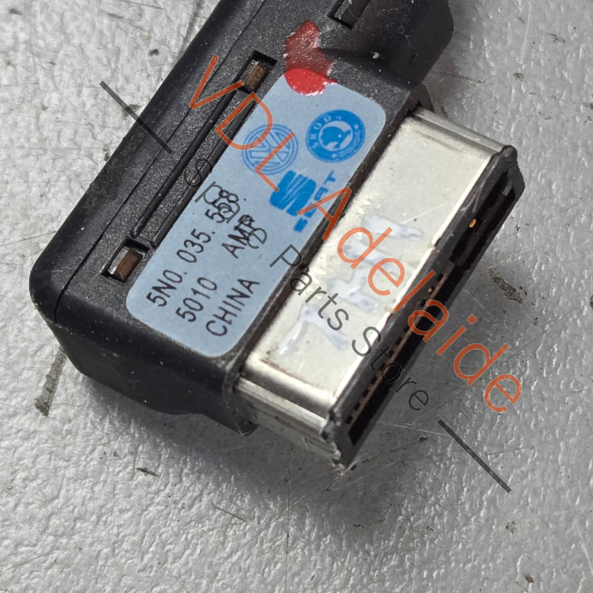 5N0035558    Volkswagen VW Audio Media In Aux Connection Cable USB 5N0035558