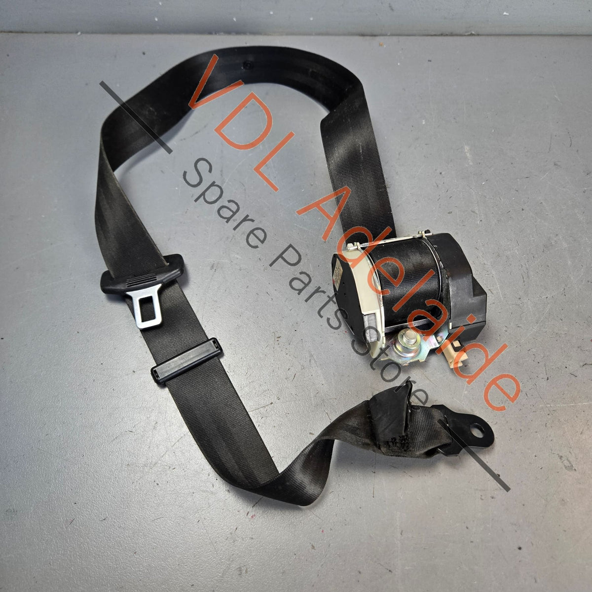 7H5857811H    VW Transporter T5 T6 2nd Row Seat Belt 7H5857811H