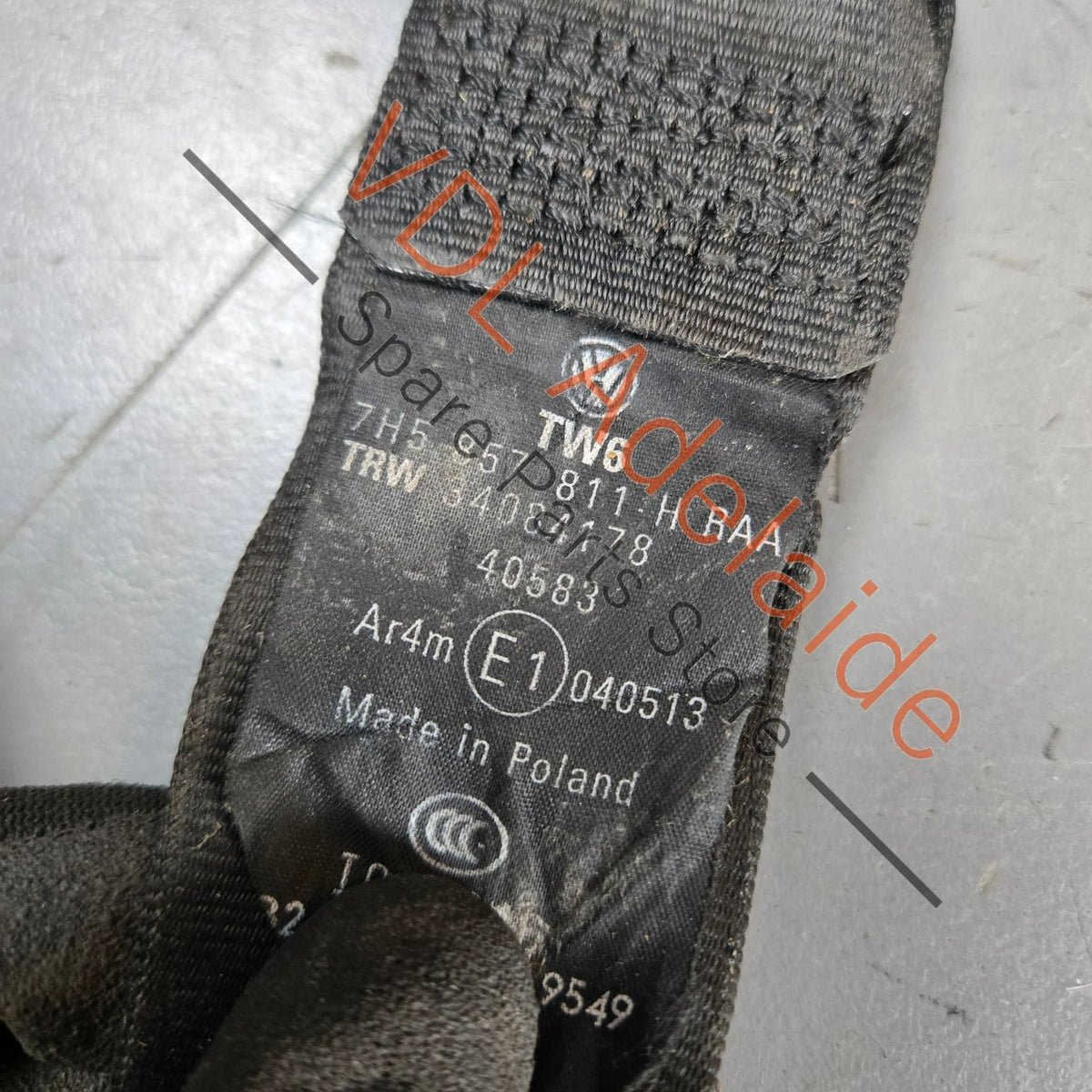 7H5857811H    VW Transporter T5 T6 2nd Row Seat Belt 7H5857811H