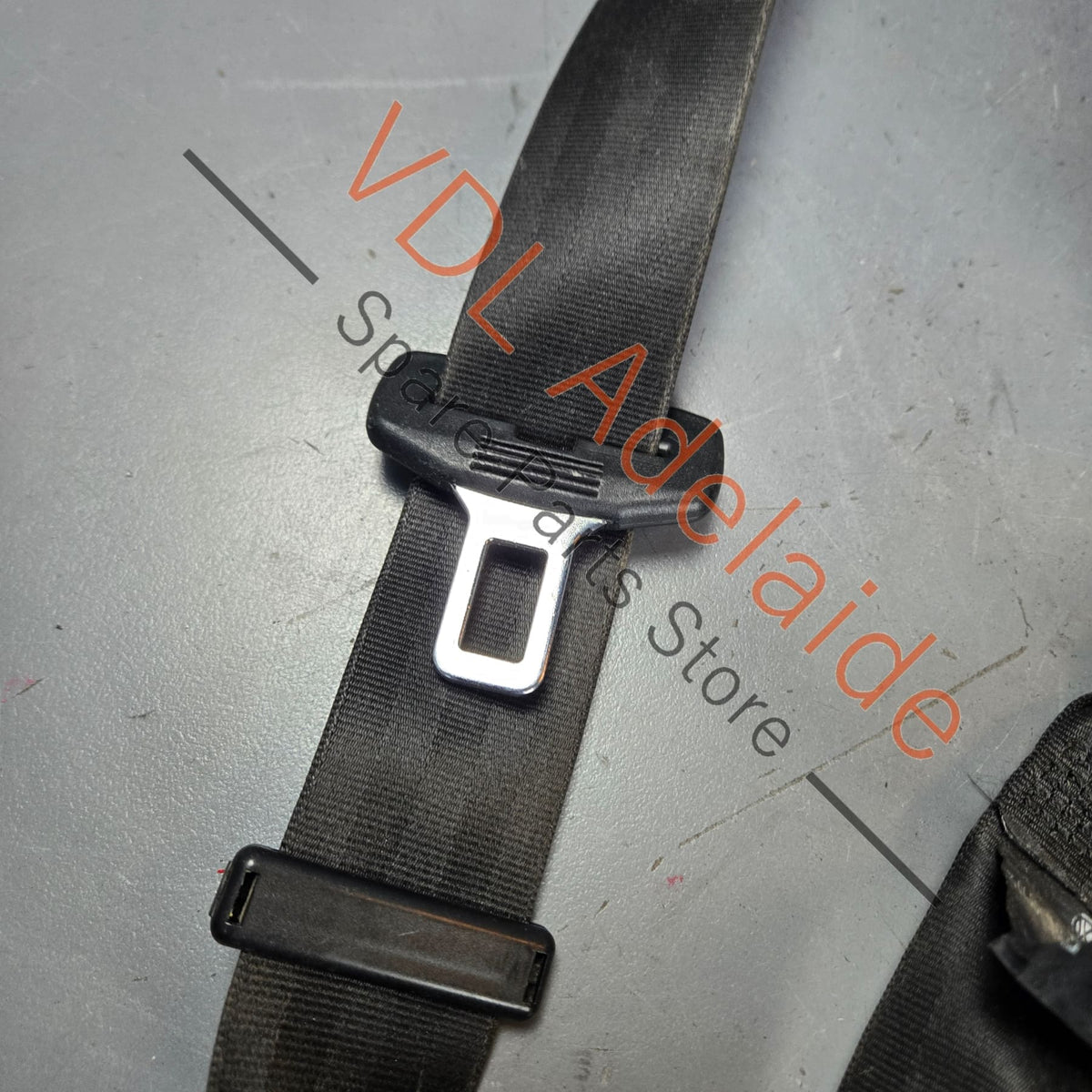 7H5857811H    VW Transporter T5 T6 2nd Row Seat Belt 7H5857811H