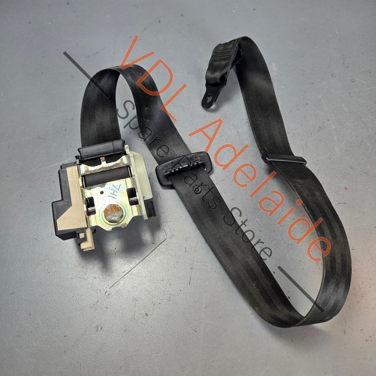 7H5857811H    VW Transporter T5 T6 2nd Row Seat Belt 7H5857811H