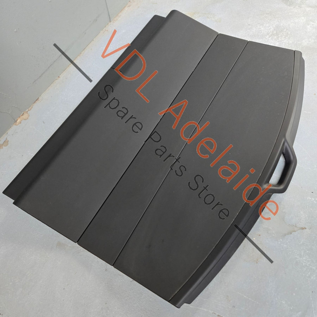 36A867769J4BH  Bentley Bentayga Boot Trunk Luggage Compartment Cargo Cover Black Leather Beluga 36A867769J 4BH