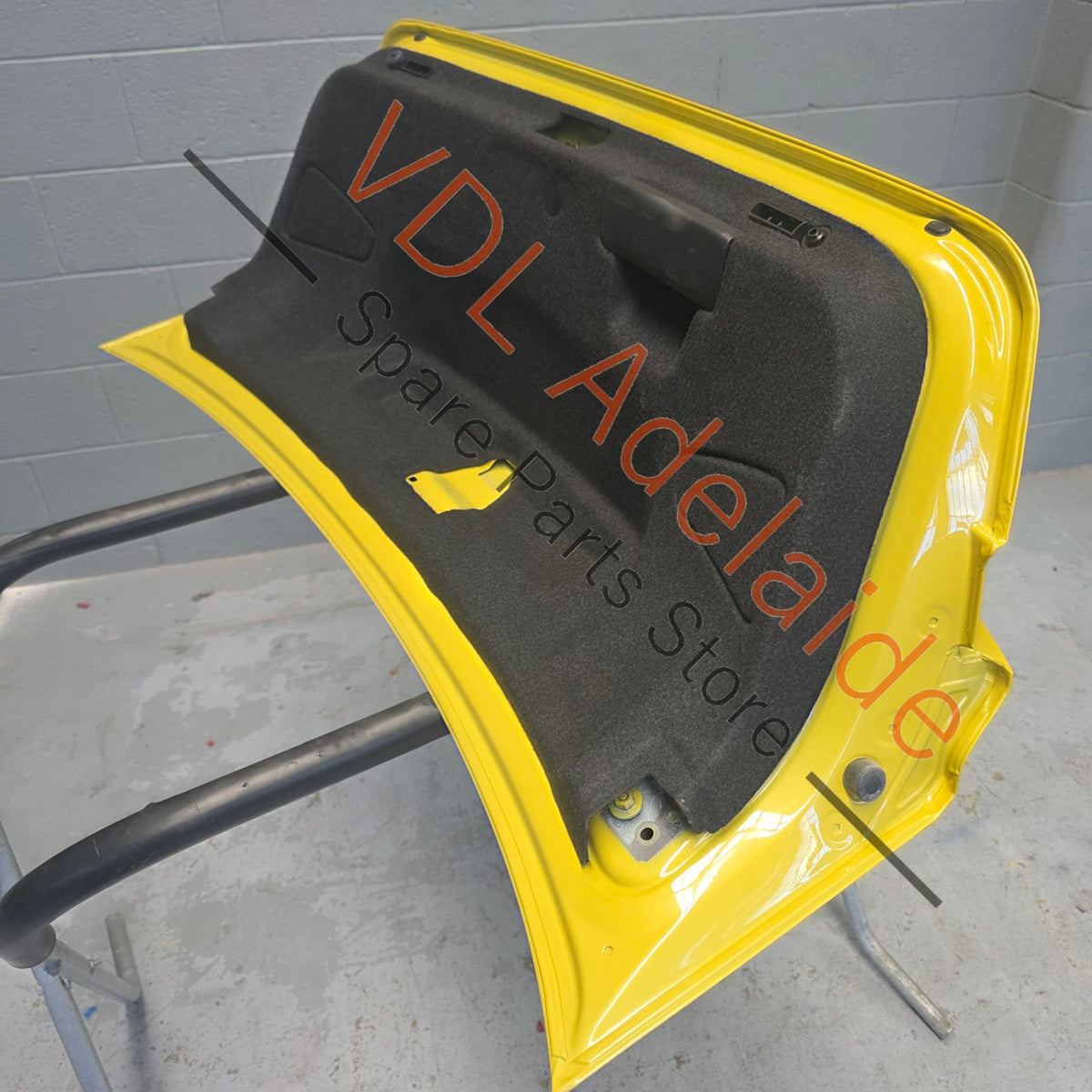 8Y5827025 8Y5827933 Audi A3 8Y Sedan Bootlid Trunk Panel Python Yellow R1 / X1W