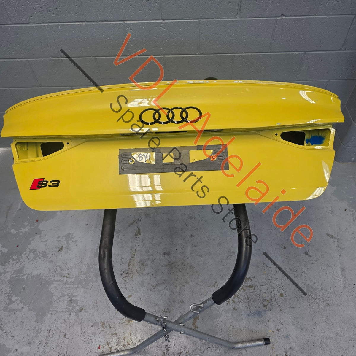 8Y5827025 8Y5827933 Audi A3 8Y Sedan Bootlid Trunk Panel Python Yellow R1 / X1W