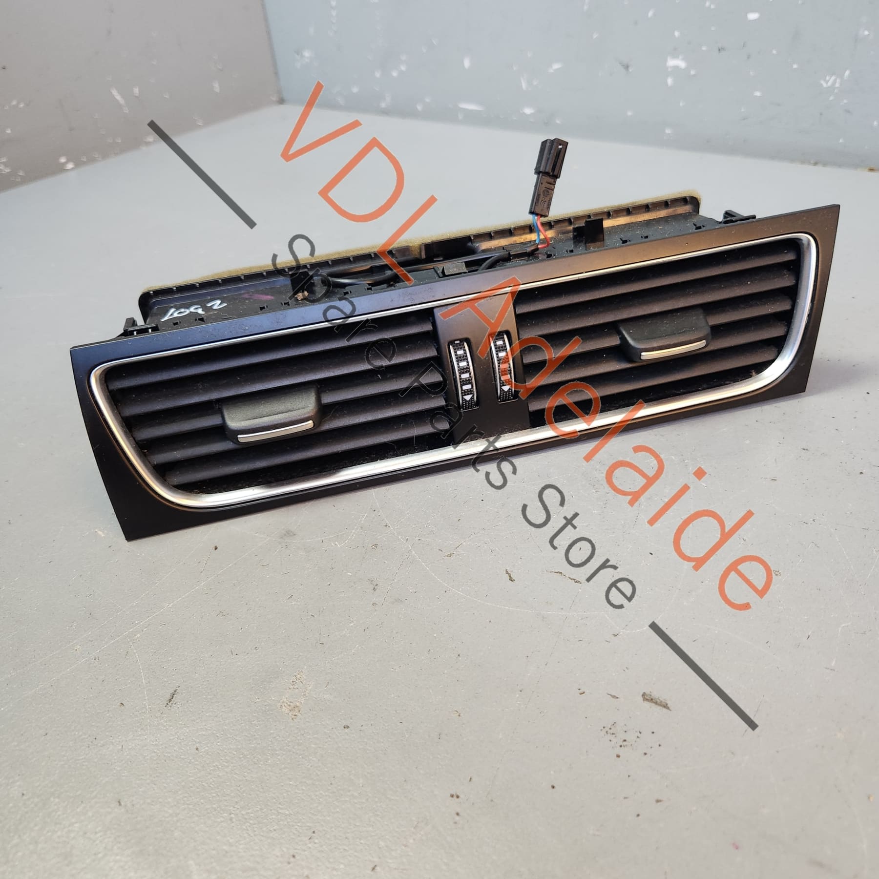 8T2820951WVF 8T2820951   Audi A4 B8 8K Front Centre Dash Air AC Vent RHD 8T2820951