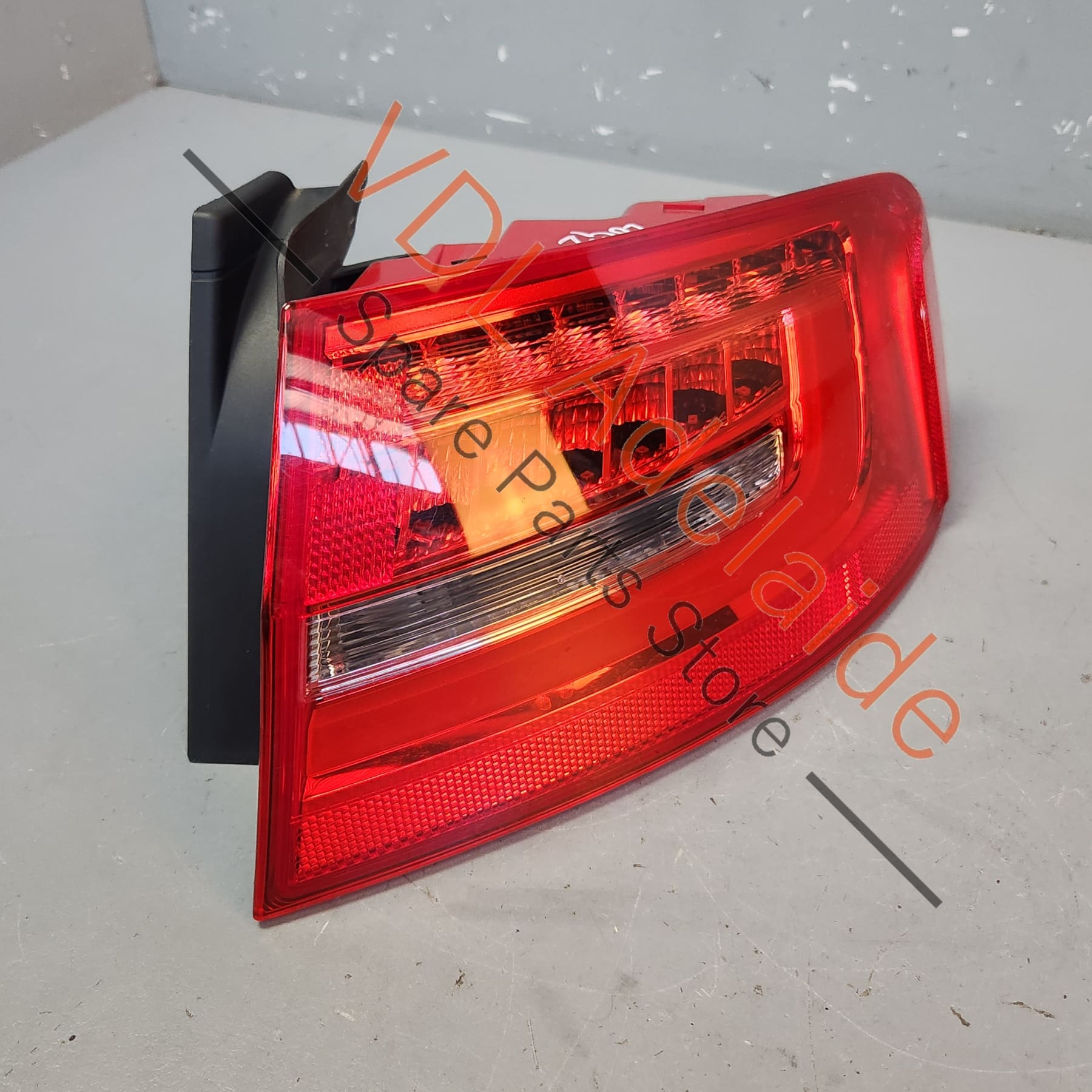 8K5945096AC    Audi A4 B8 8K LED Rear Tail Light Sedan Right Outer 8K5945096AC