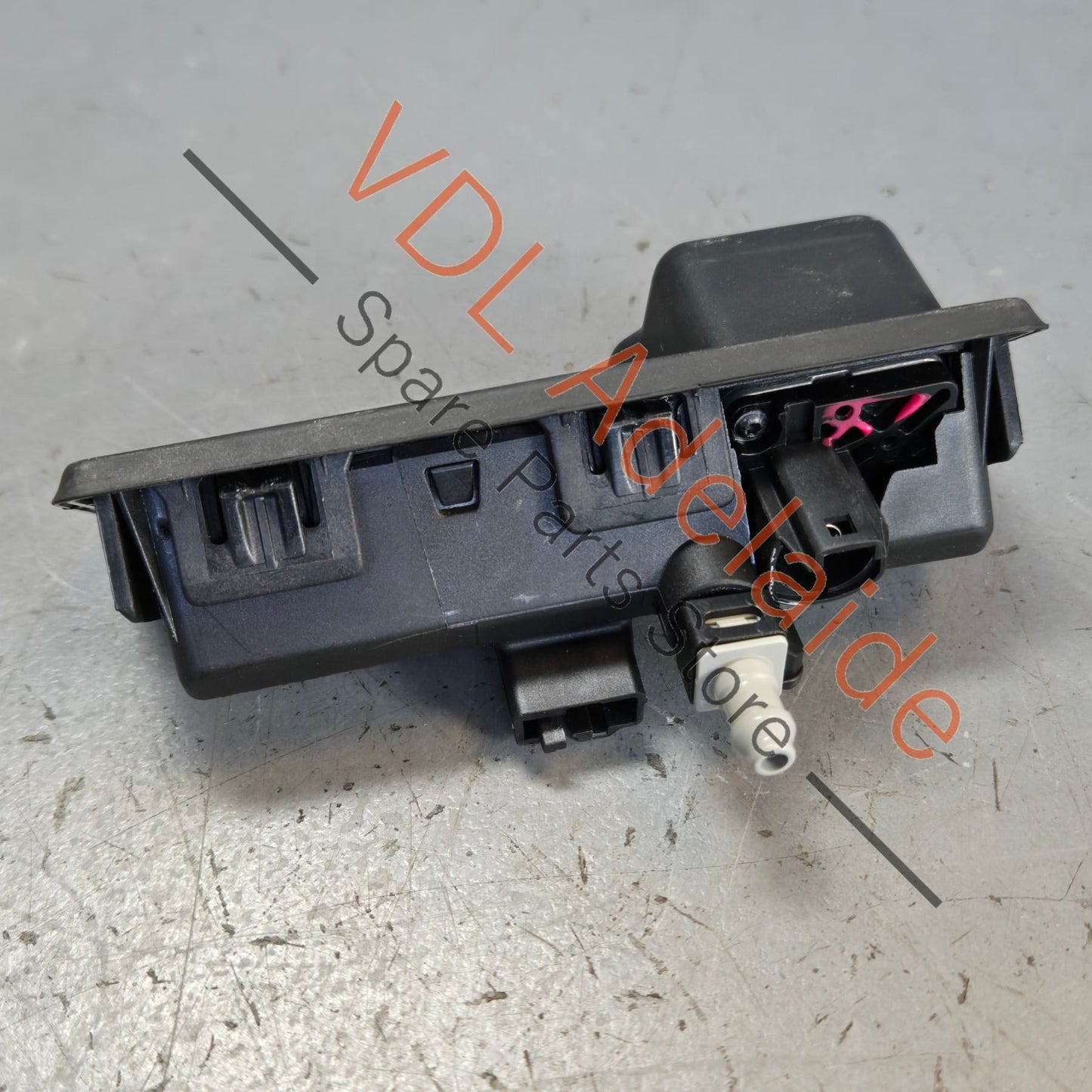 8W8827566C PAB827566C   Genuine Audi Q5 Cupra Ateca Rear View Camera & Trunk Boot Release Button 8W8827566C