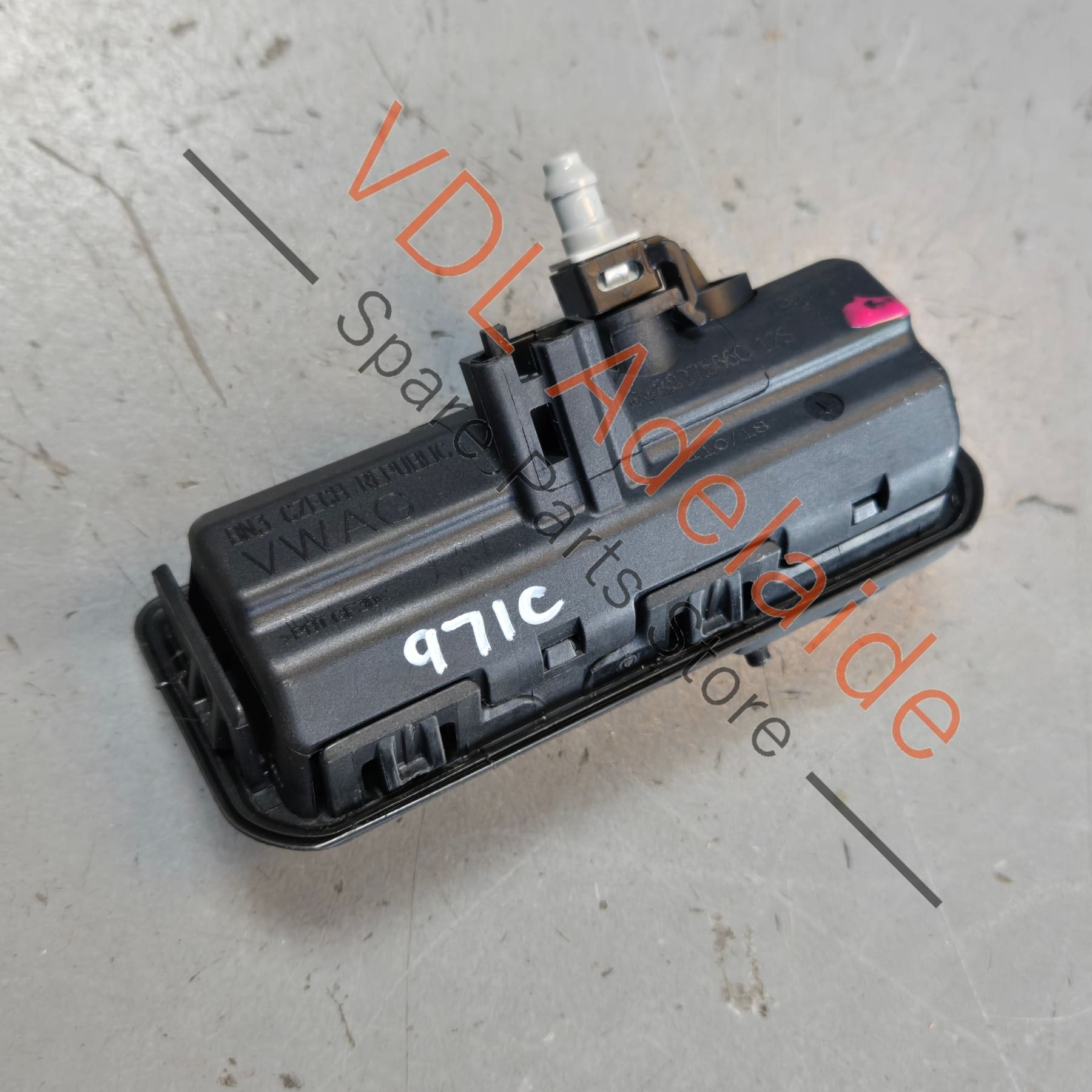 8W8827566C PAB827566C   Genuine Audi Q5 Cupra Ateca Rear View Camera & Trunk Boot Release Button 8W8827566C