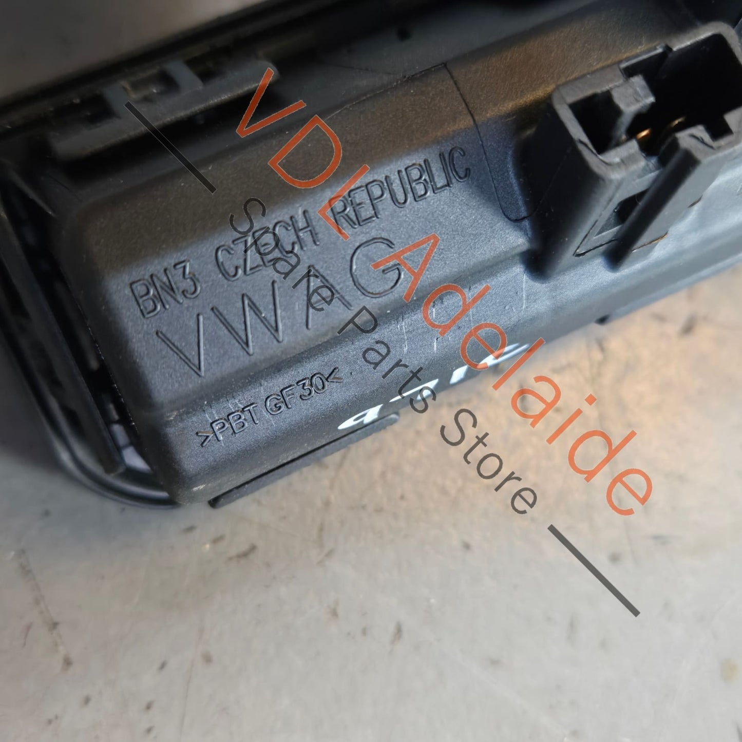 8W8827566C PAB827566C   Genuine Audi Q5 Cupra Ateca Rear View Camera & Trunk Boot Release Button 8W8827566C