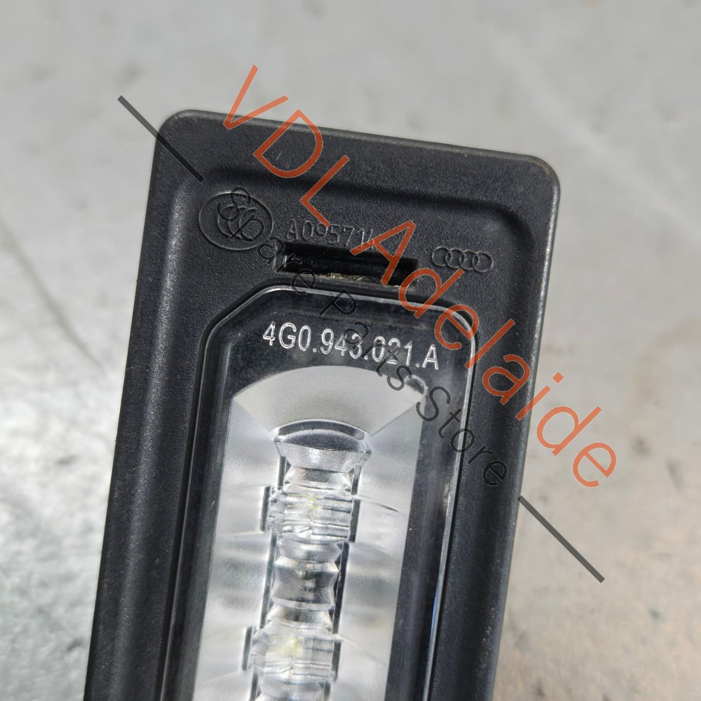 4G0943021A 95863162010 95863162011  Porsche Audi Volkswagen Pair of Licence Plate Light 4G0943021A 95863162010 95863162011
