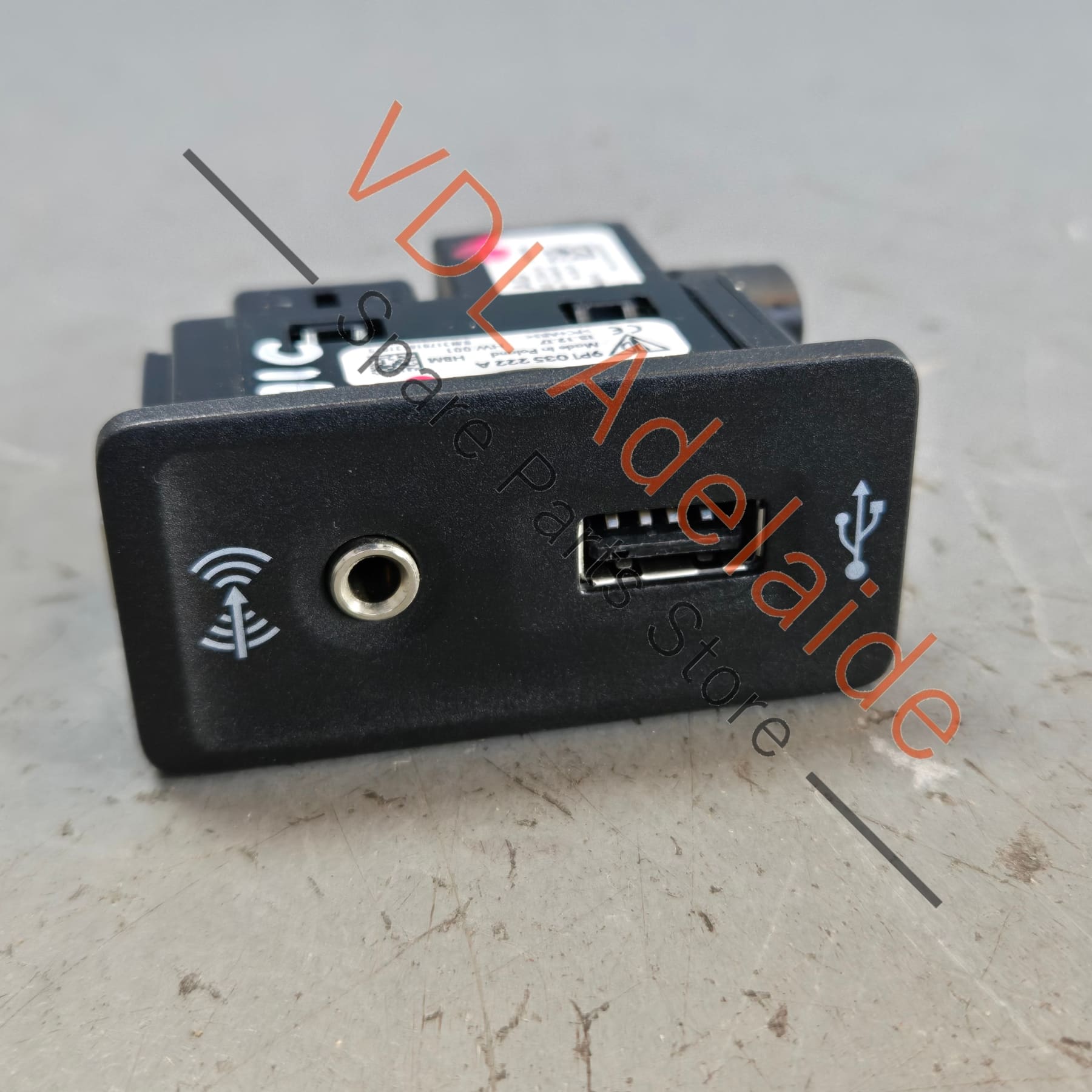 5Q0035726H 9A764222220   Porsche Audi Volkswagen USB Socket Auxiliary Jack 5Q0035726H 9A764222220