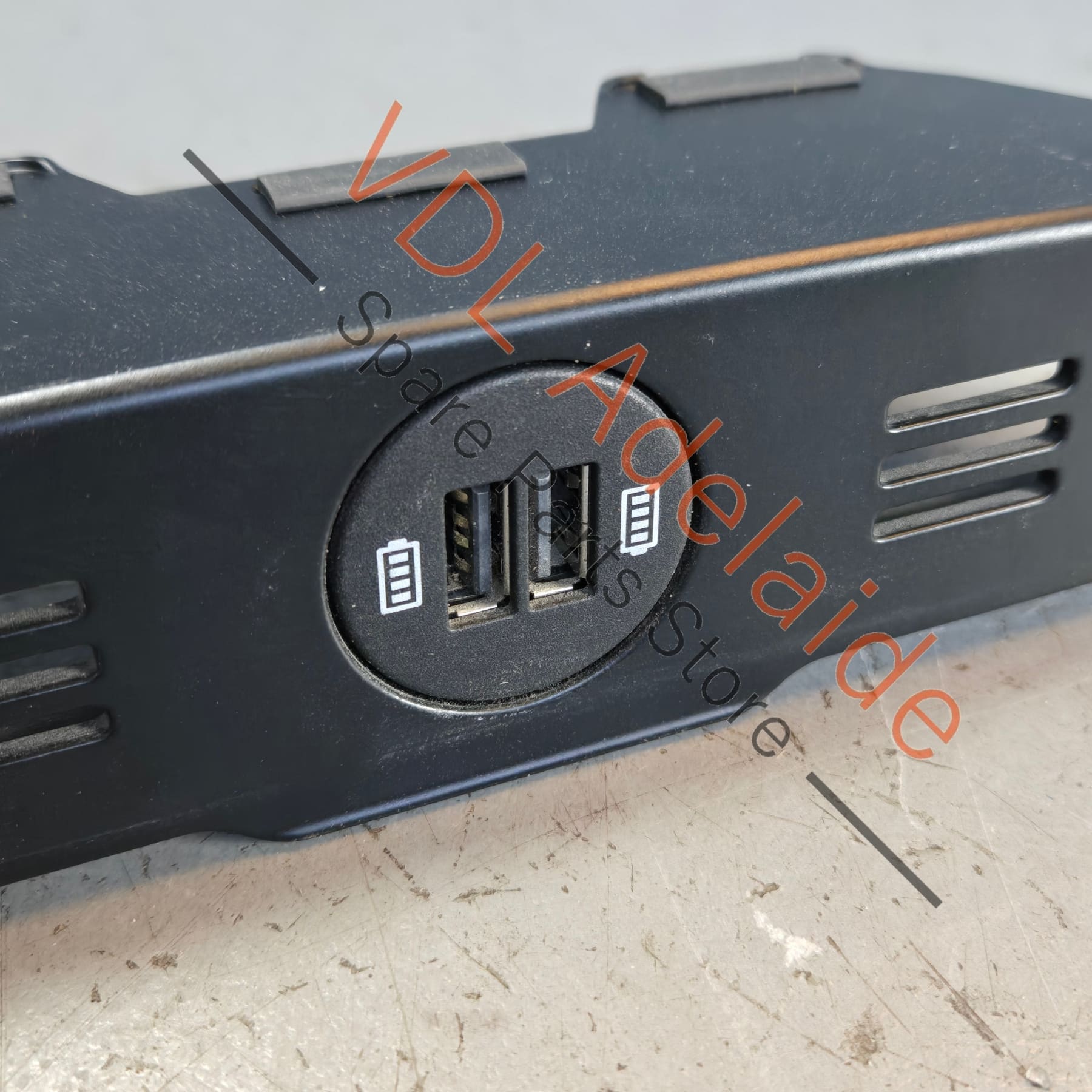 971035252C 971035252A 971035252F  Porsche Audi Volkswagen Socket USB Connector 971035252C 971035252A 971035252F