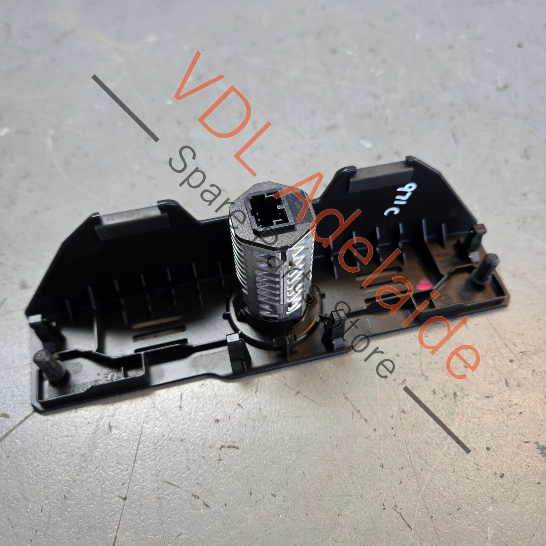 971035252C 971035252A 971035252F  Porsche Audi Volkswagen Socket USB Connector 971035252C 971035252A 971035252F