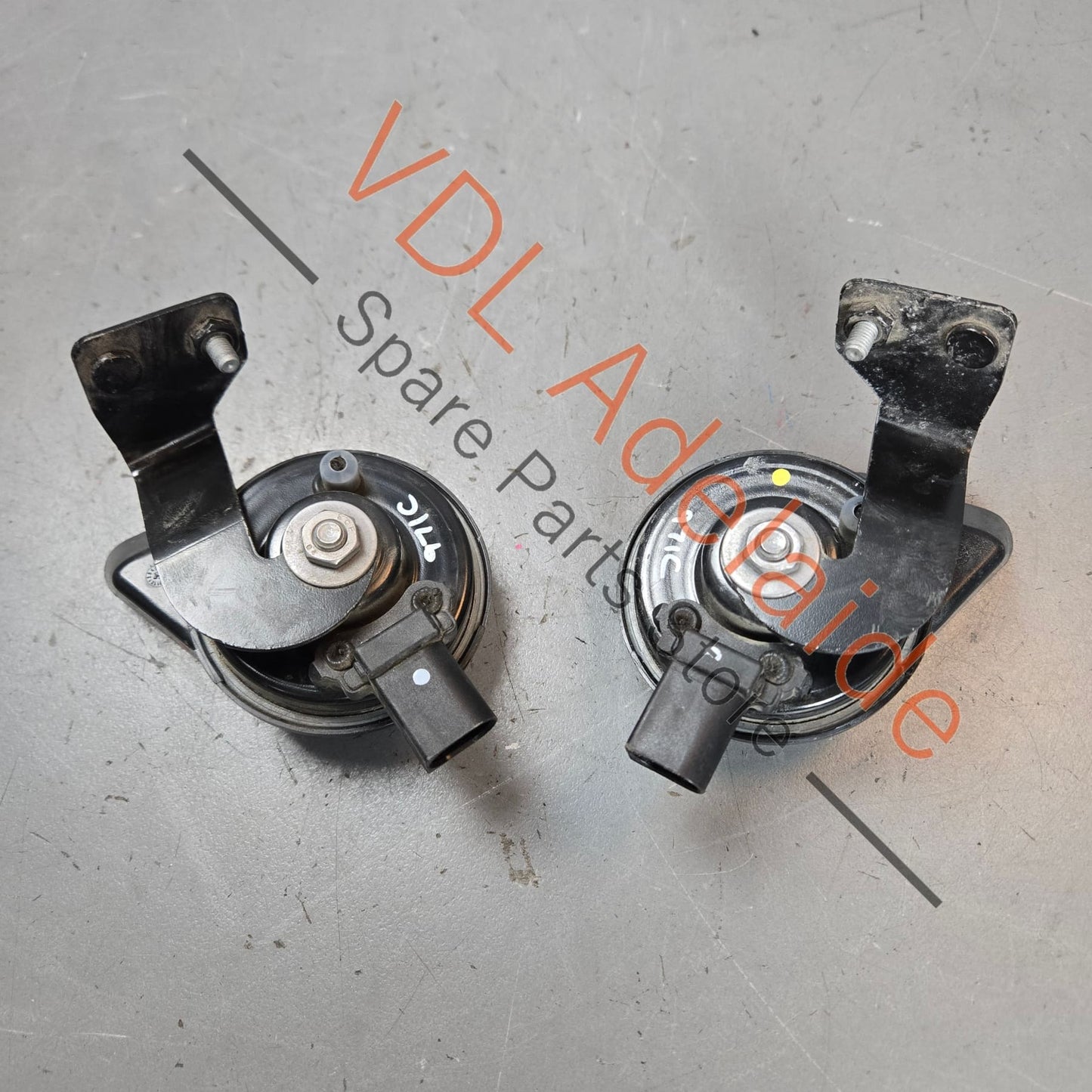 971951211B 971951212B   Porsche Panamera Fanfare Horn and Brackets Pair, Left & Right 971951211B 971951212B