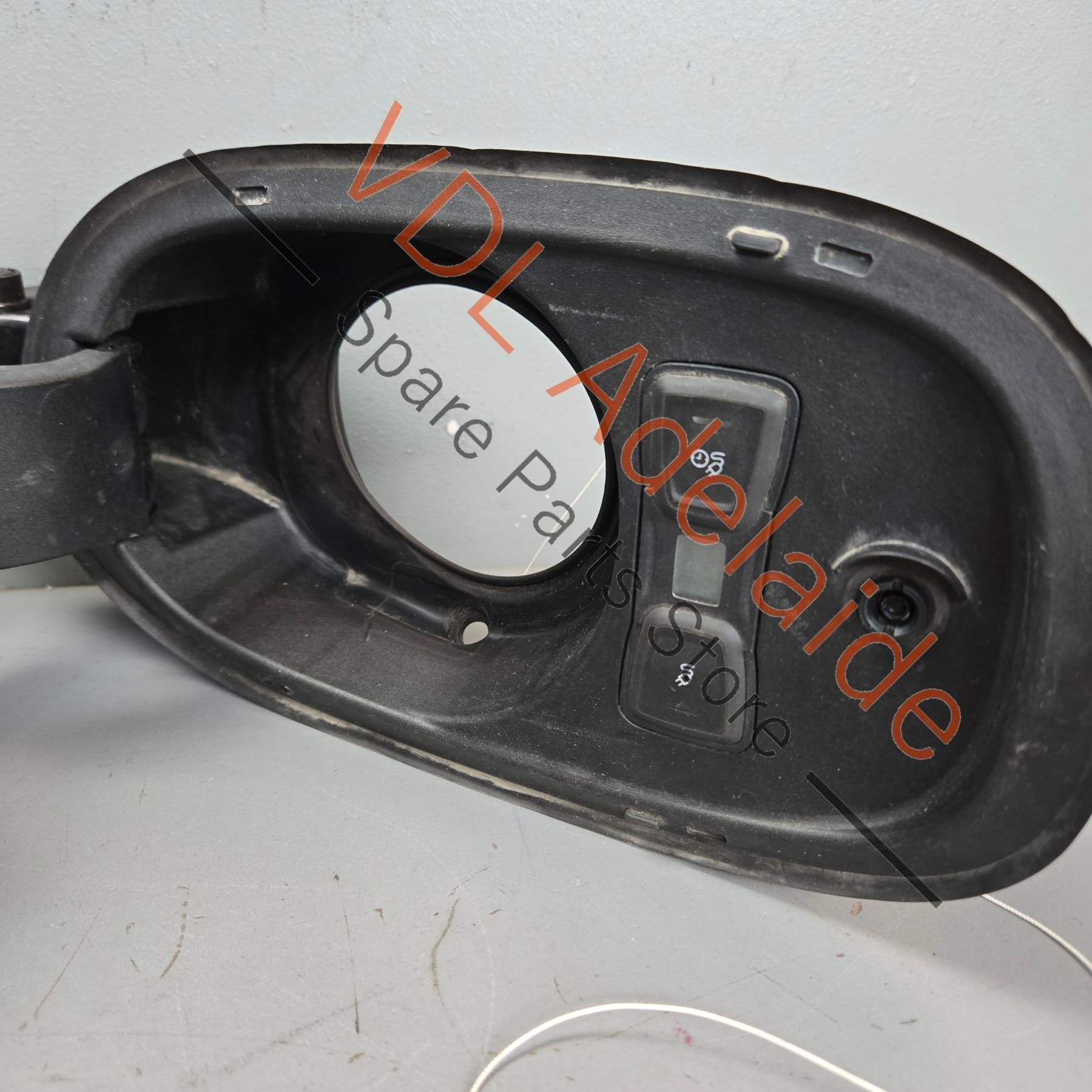 974809858 974809858A   Porsche Panamera Fuel Filler Flap Module Charging Socket 974809858 974809858A