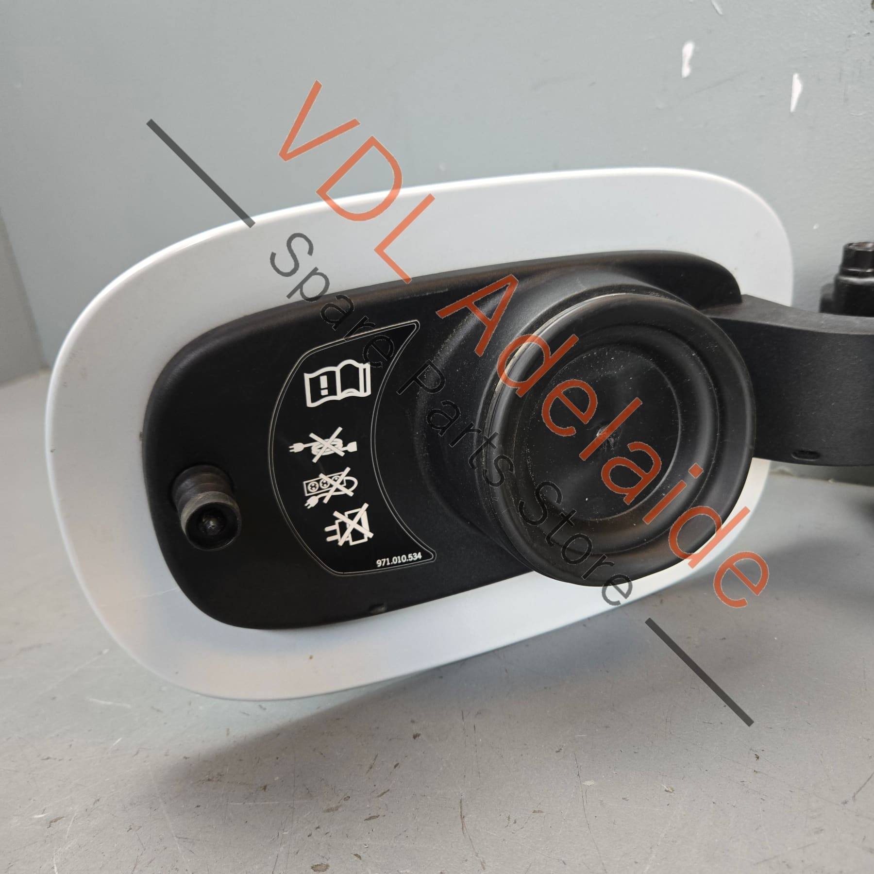 974809858 974809858A   Porsche Panamera Fuel Filler Flap Module Charging Socket 974809858 974809858A