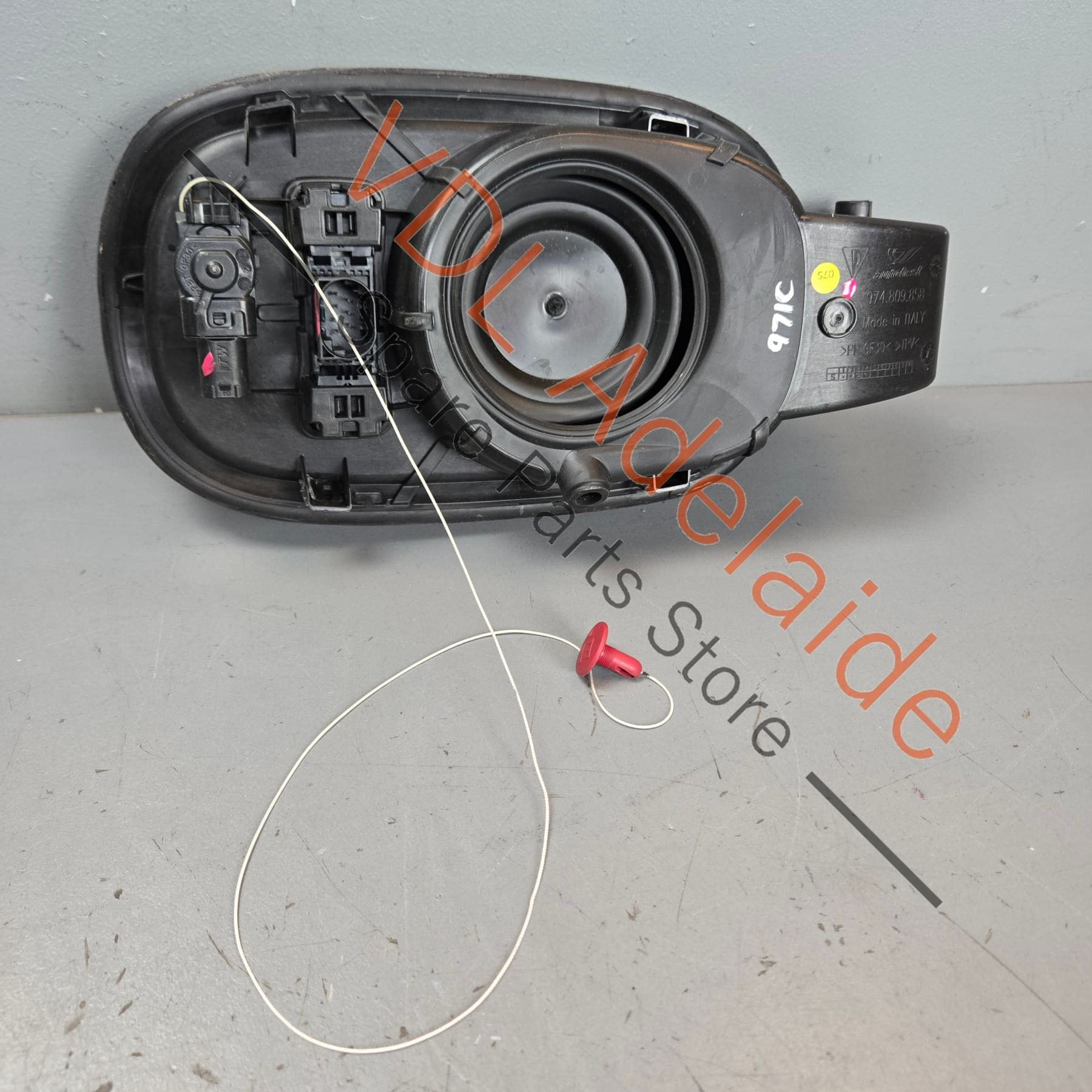 974809858 974809858A   Porsche Panamera Fuel Filler Flap Module Charging Socket 974809858 974809858A