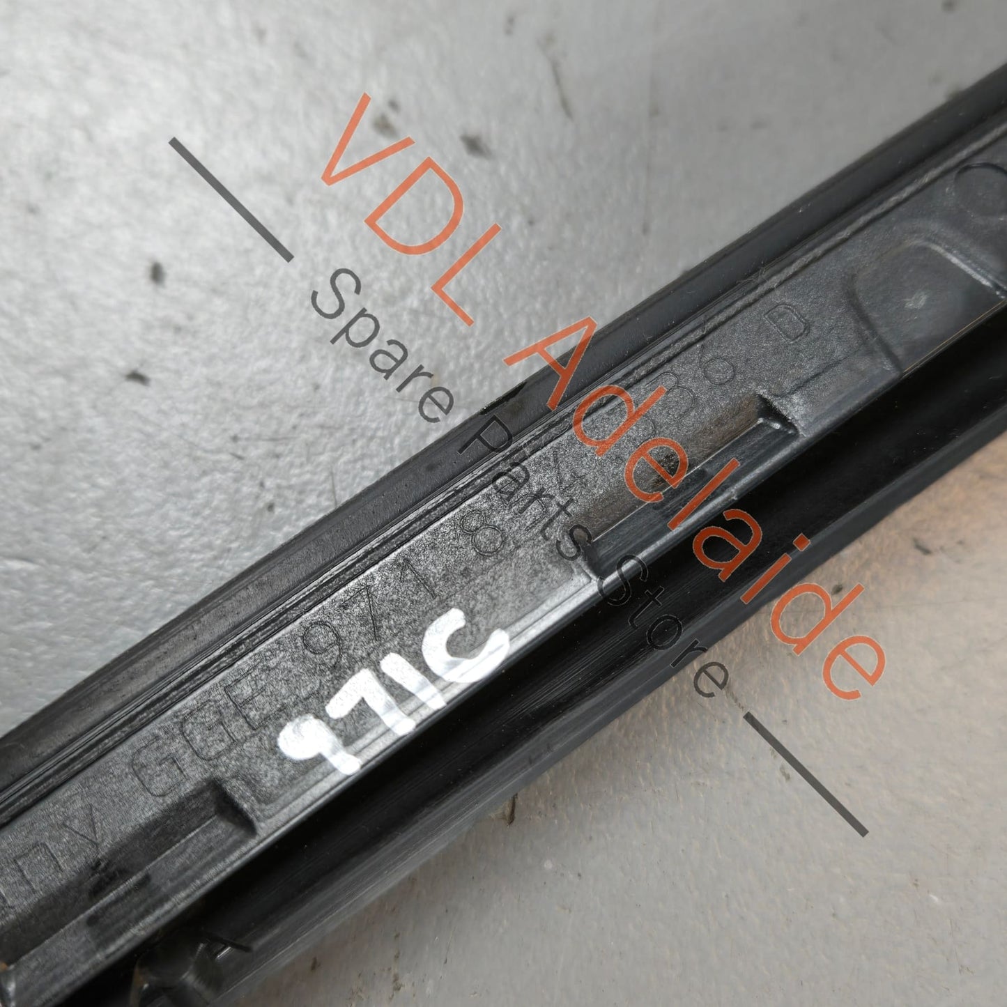 971854336B 971854336D   Porsche Panamera Windscreen Water Deflector Strip Trim Right 971854336B 971854336D