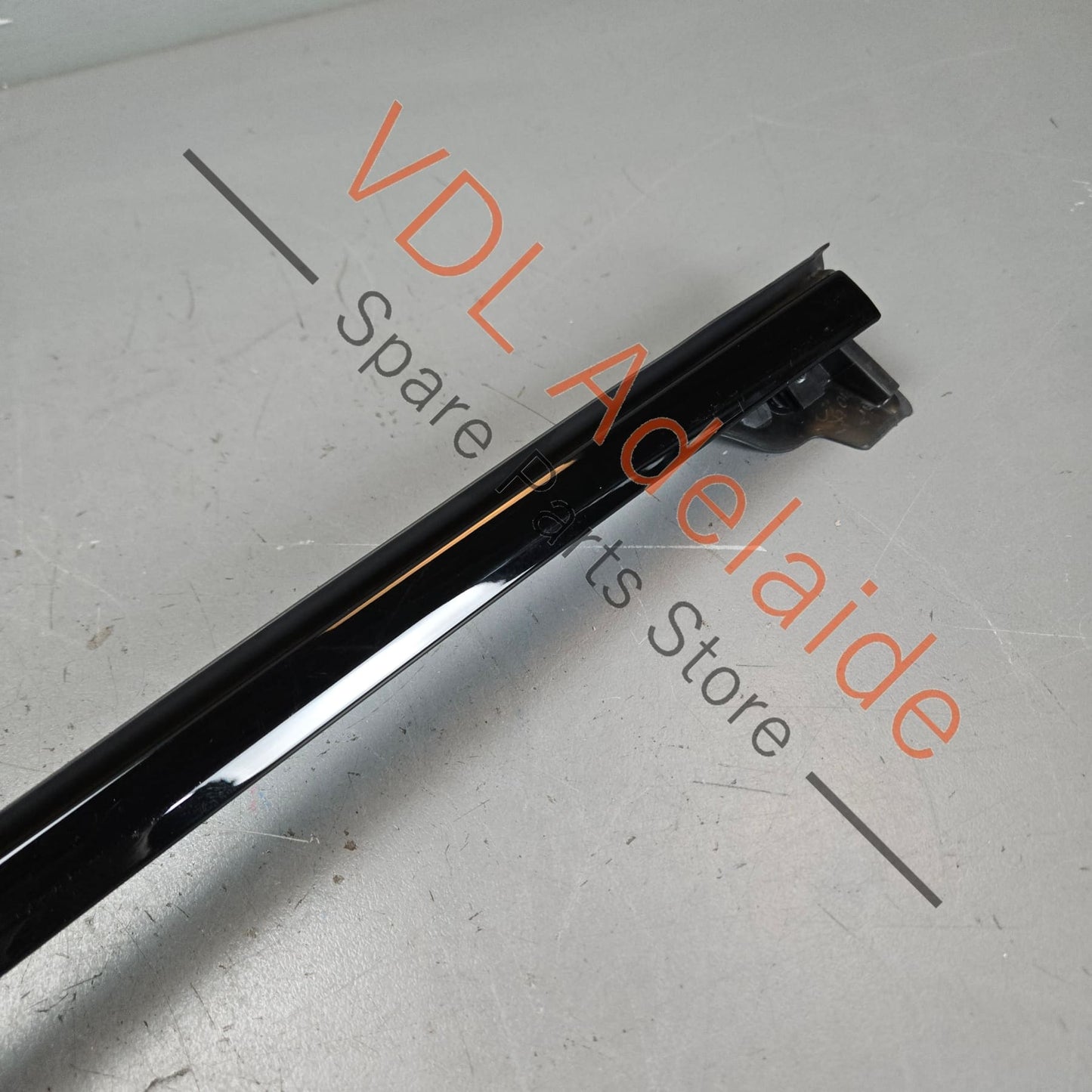 974853054B 041 974839120A 974839120  Porsche Panamera Rear Right Door Upper Exterior Seal with Gloss Black Trim 974853054B 041 974839120A