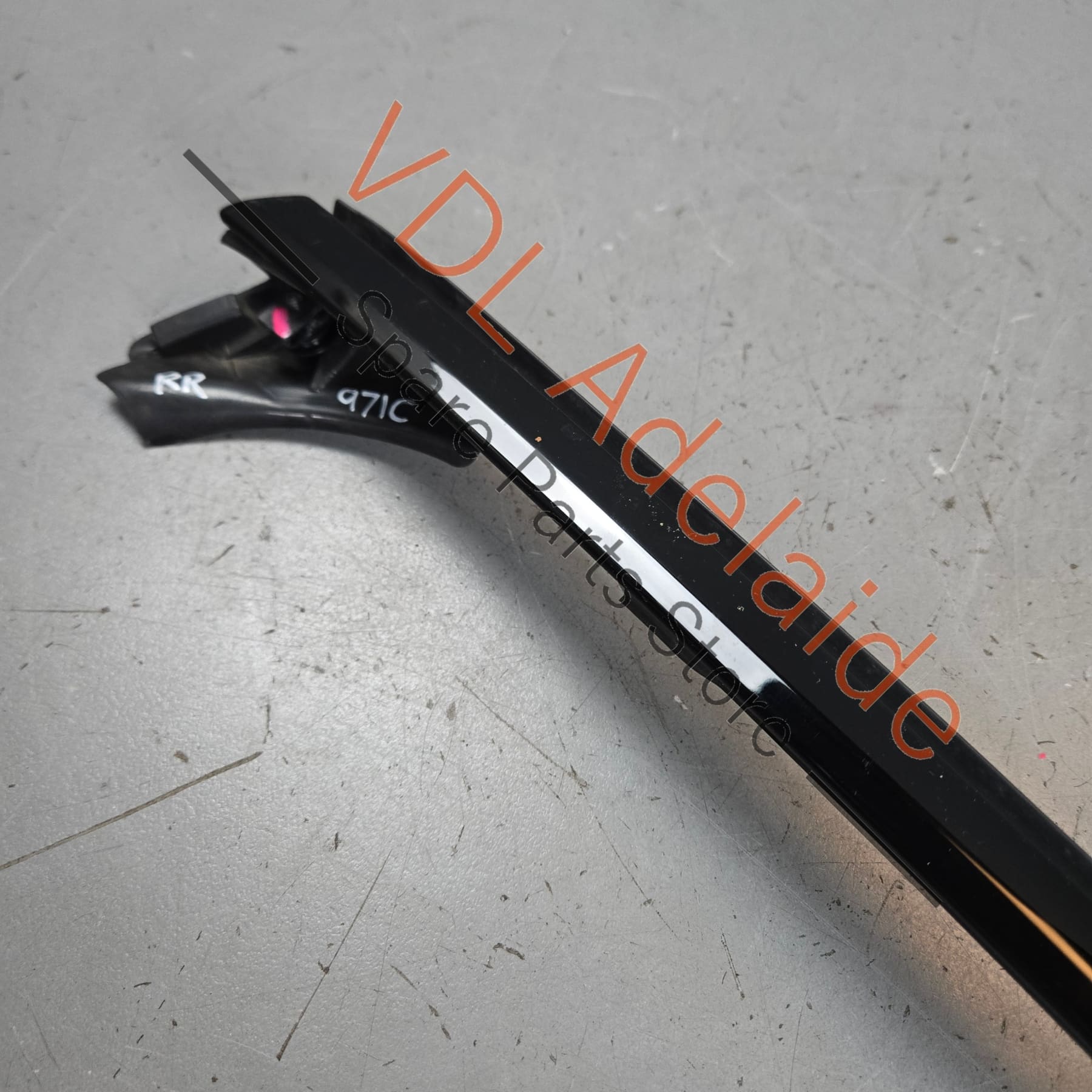 974853054B 041 974839120A 974839120  Porsche Panamera Rear Right Door Upper Exterior Seal with Gloss Black Trim 974853054B 041 974839120A