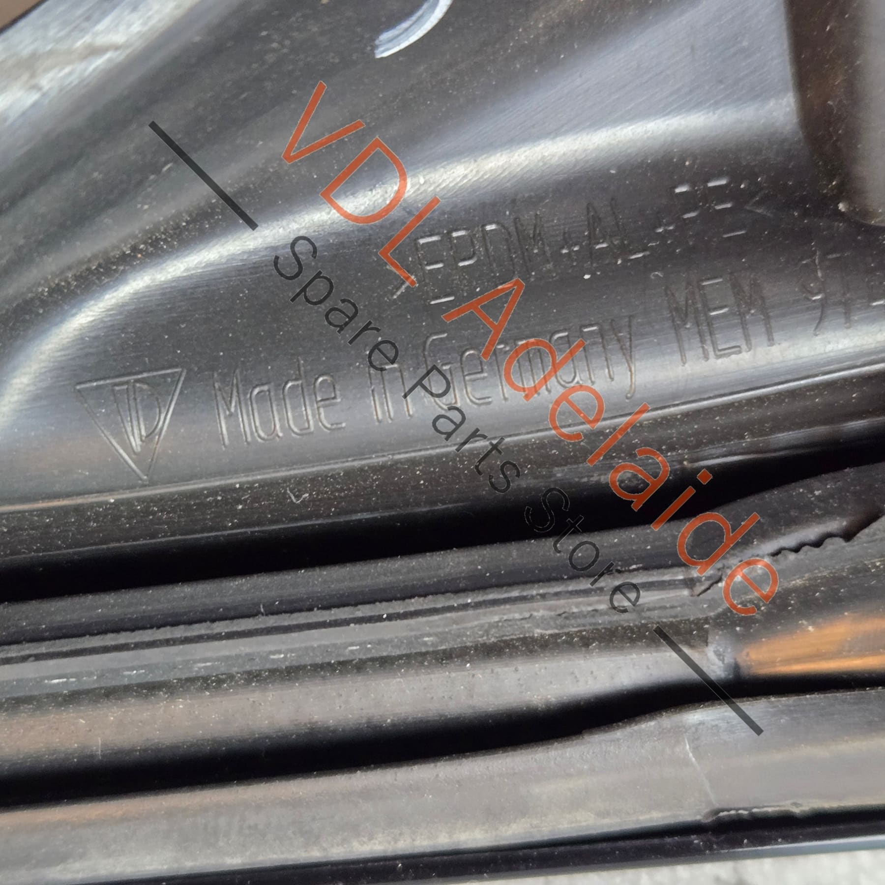 974853054B 041 974839120A 974839120  Porsche Panamera Rear Right Door Upper Exterior Seal with Gloss Black Trim 974853054B 041 974839120A