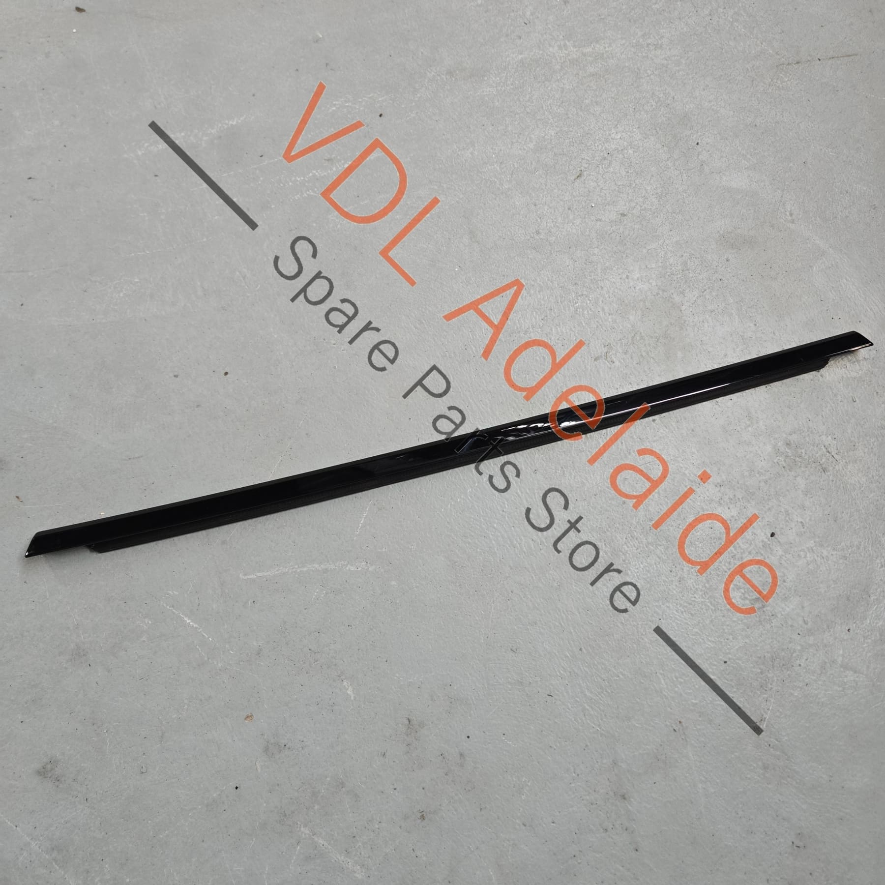 974839476B 041 974839476B   Porsche Panamera Right Rear Lower Door Gloss Black Exterior Trim Molding Weather Seal 974839476B 041