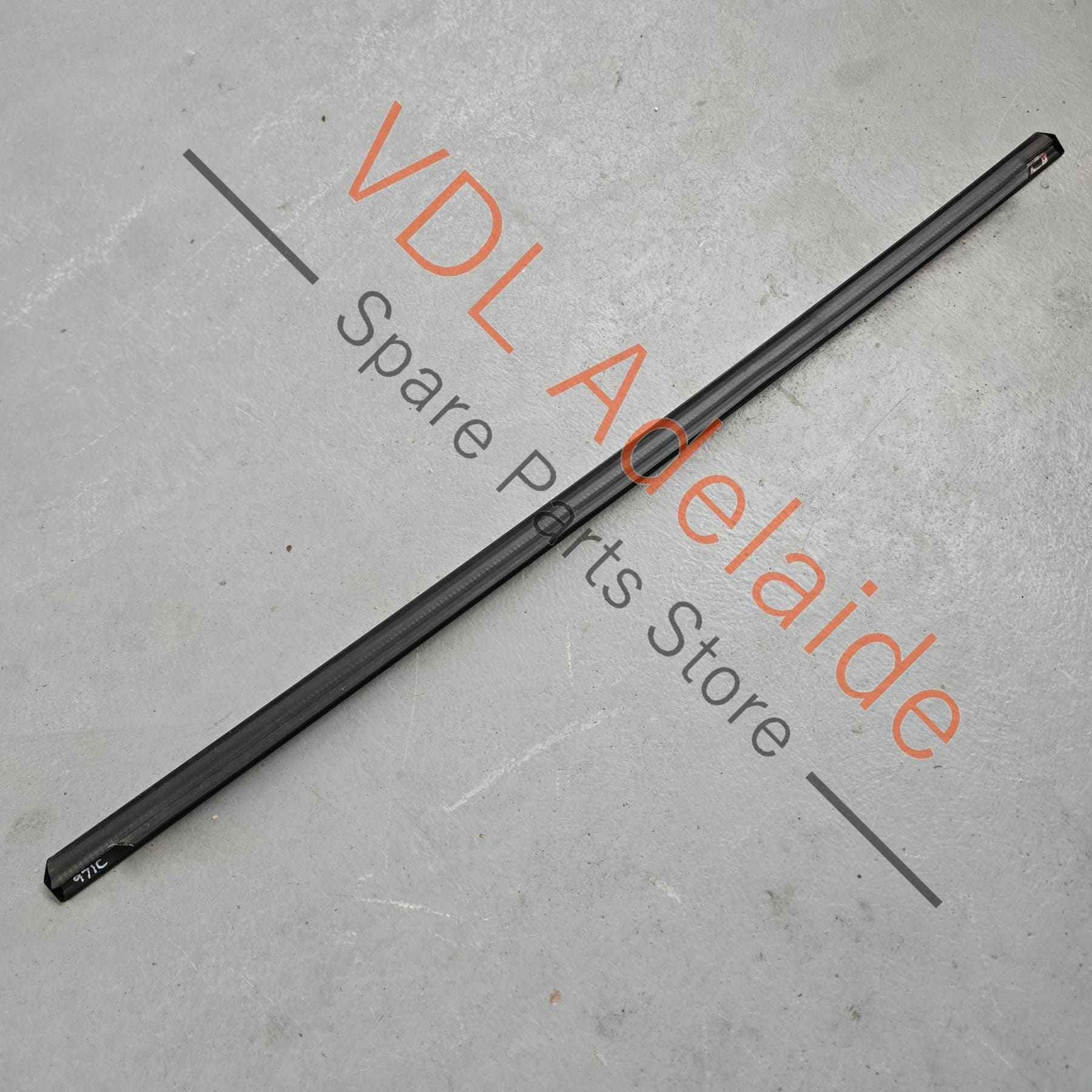 974839476B 041 974839476B   Porsche Panamera Right Rear Lower Door Gloss Black Exterior Trim Molding Weather Seal 974839476B 041