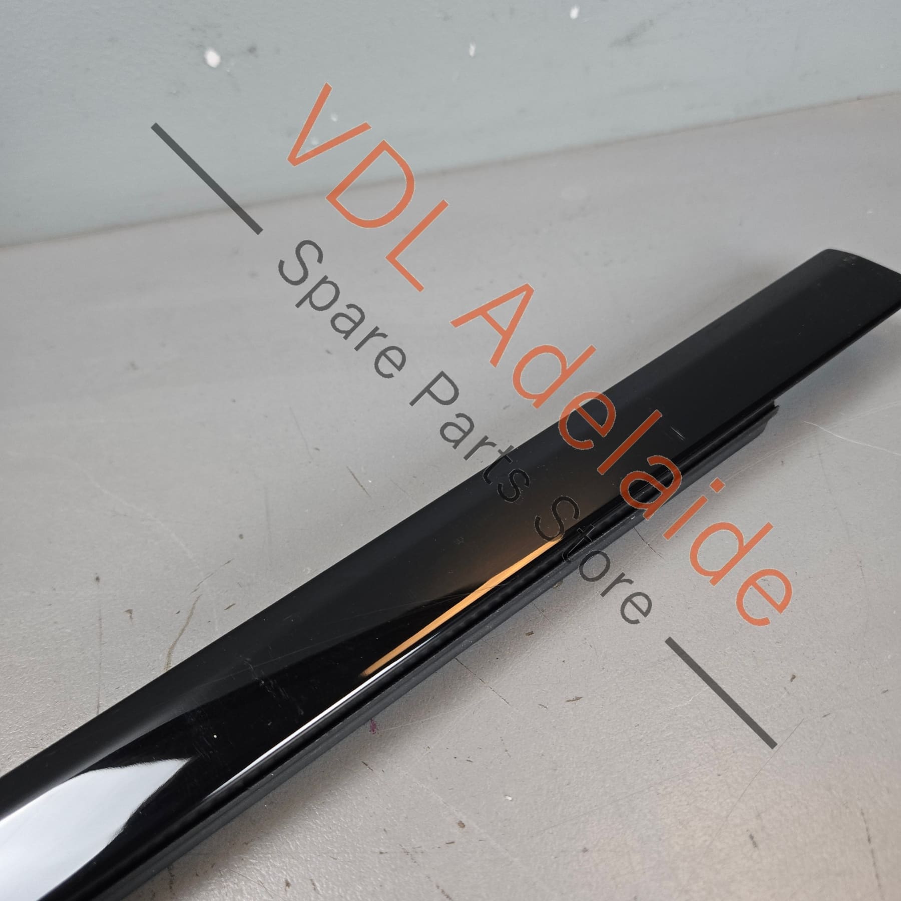 974839476B 041 974839476B   Porsche Panamera Right Rear Lower Door Gloss Black Exterior Trim Molding Weather Seal 974839476B 041