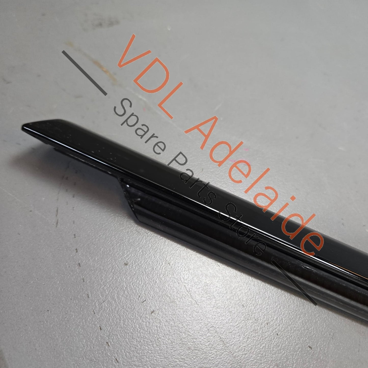 974839476B 041 974839476B   Porsche Panamera Right Rear Lower Door Gloss Black Exterior Trim Molding Weather Seal 974839476B 041