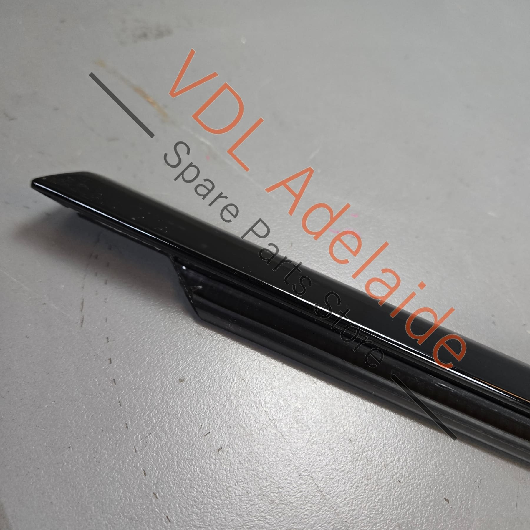 974839476B 041 974839476B   Porsche Panamera Right Rear Lower Door Gloss Black Exterior Trim Molding Weather Seal 974839476B 041