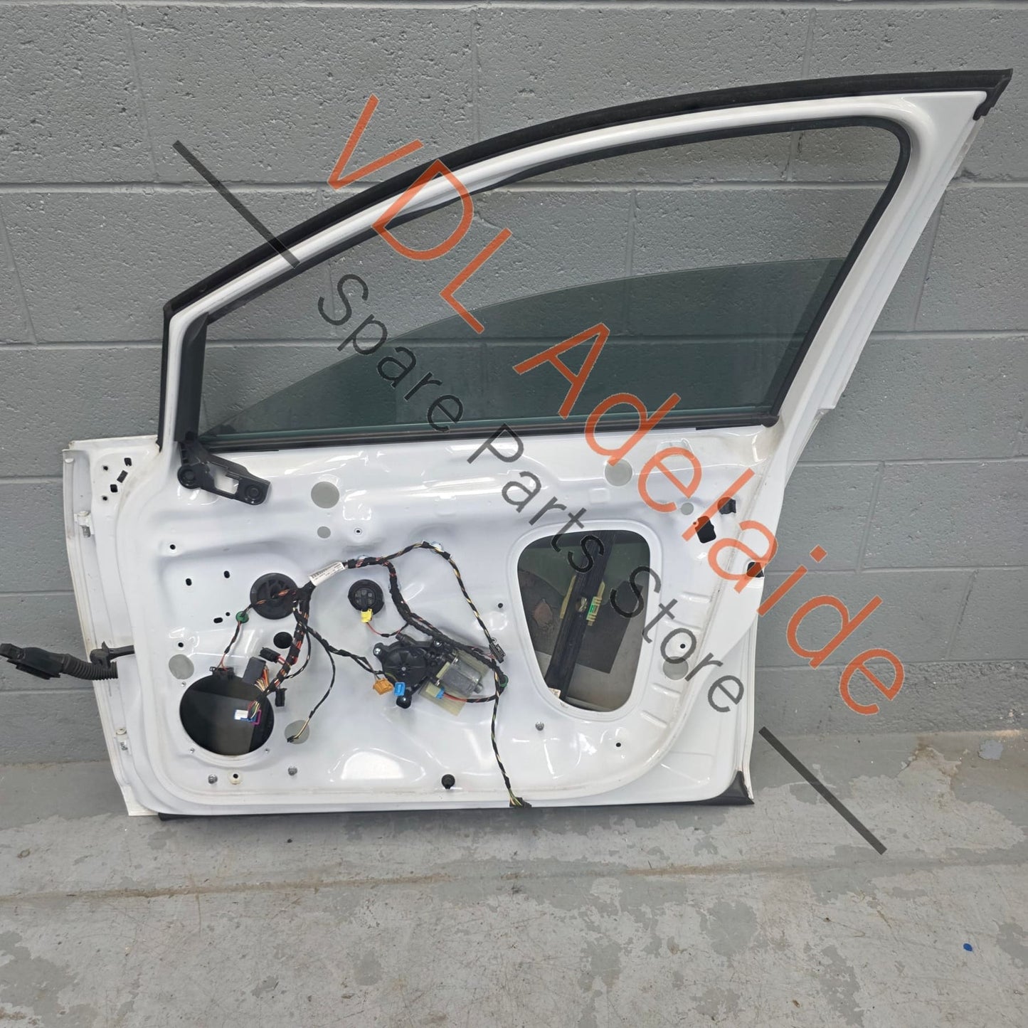 5G4831056AR 5G4831056AS   VW Golf MK7 Front Right Door Shell Panel Pure White 0Q0Q C9A